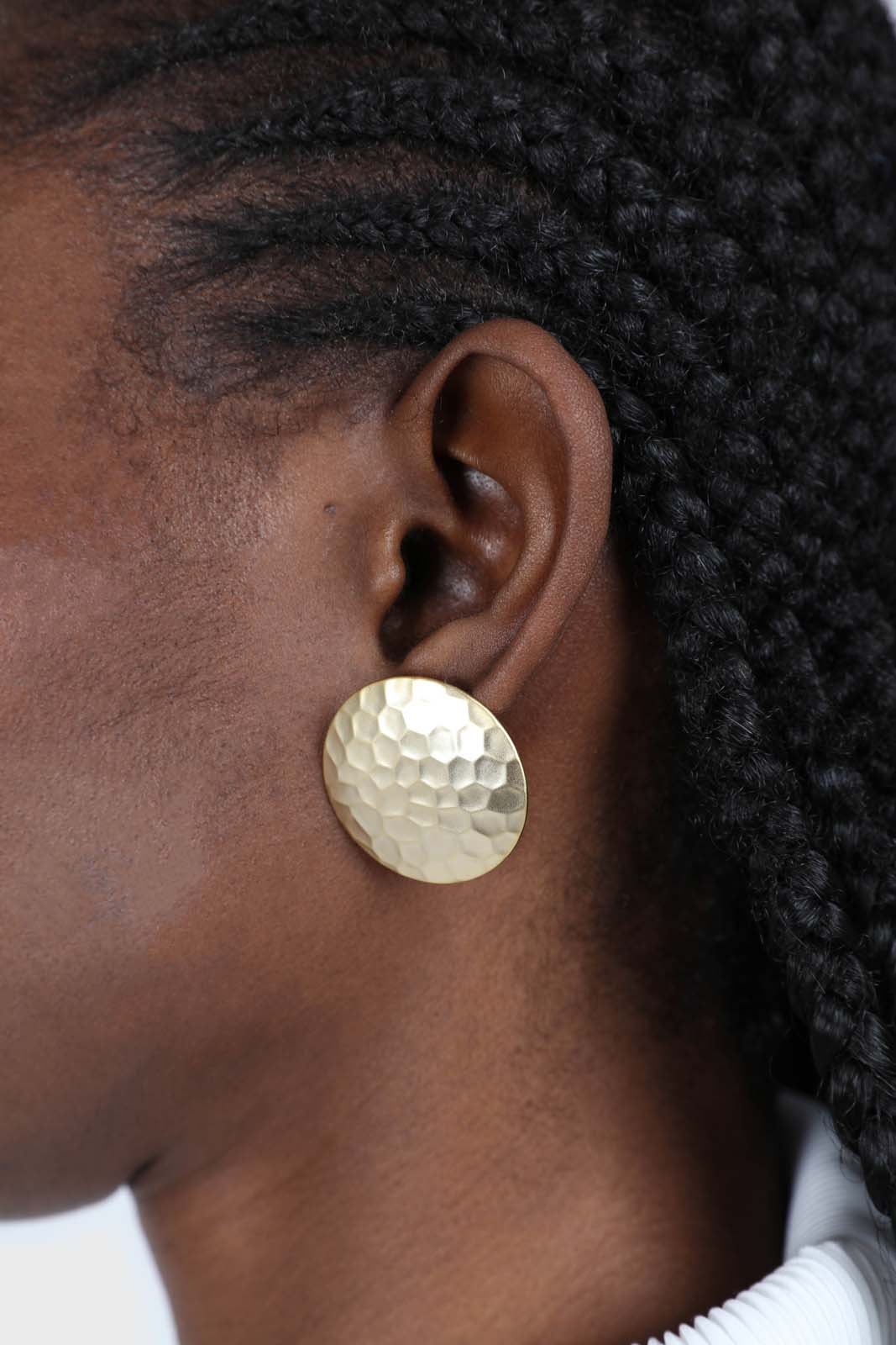 Gold hammered circle earrings_2