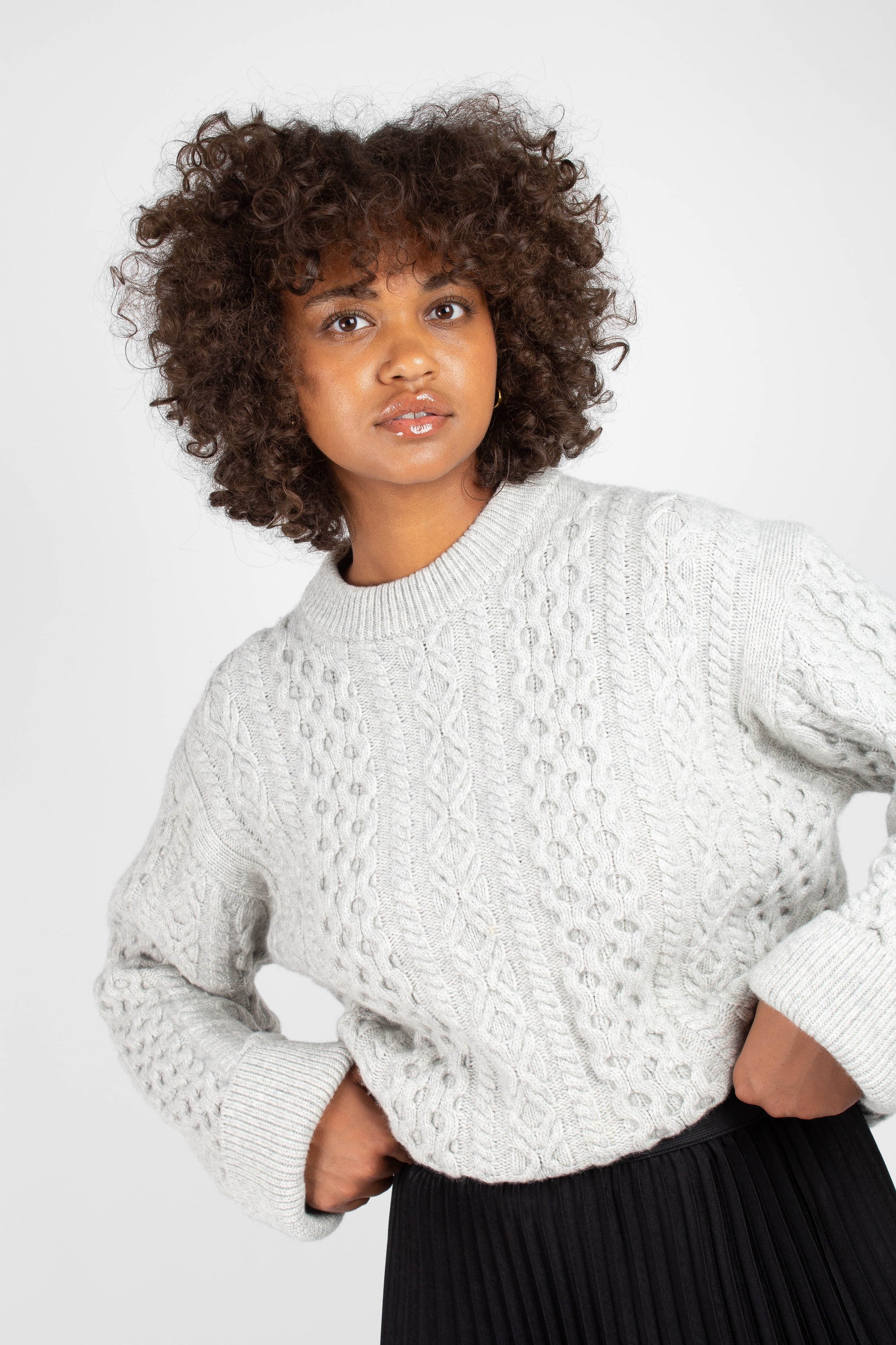 Grey thick wool cableknit jumper_1