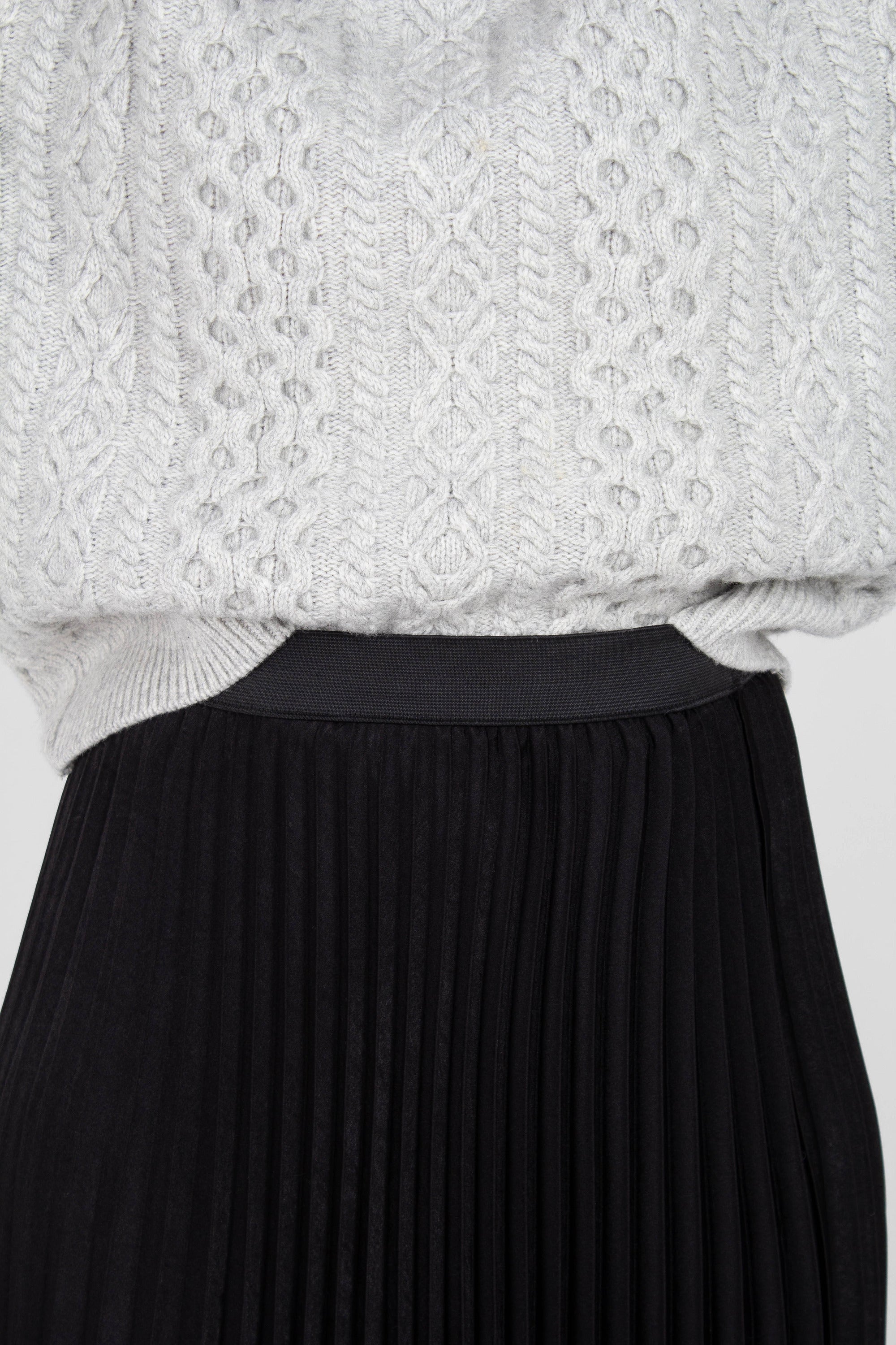 Grey thick wool cableknit jumper_9