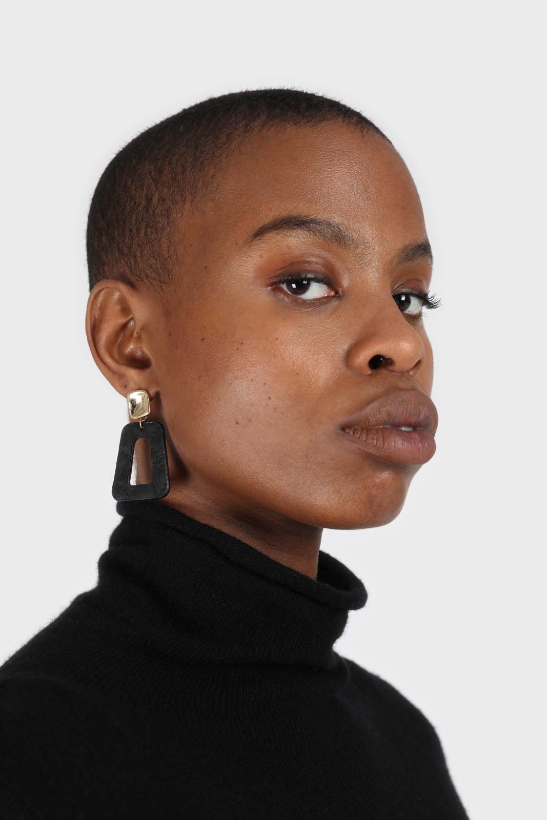 Black cashmere-wool blend light weight turtleneck_4