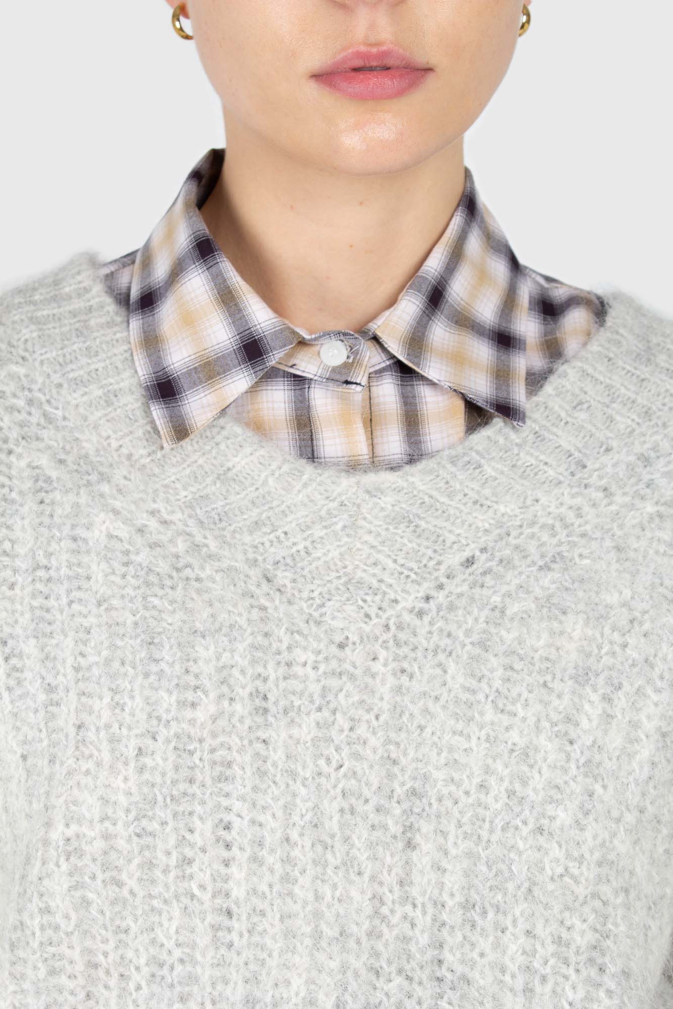 Ice grey hairy alpaca V-neck ribbed jumper_4