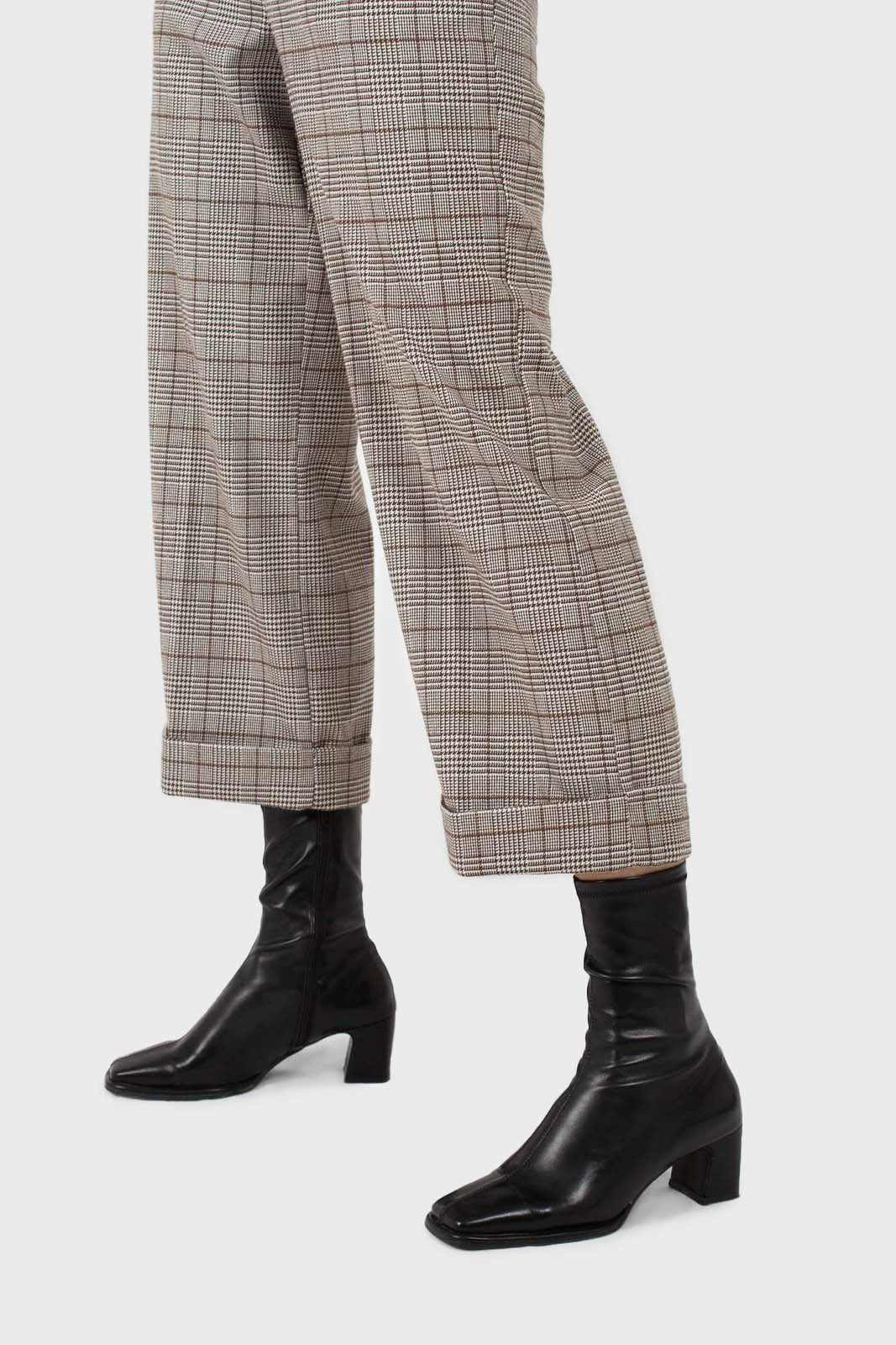 Brown checked turnup wool trousers_5