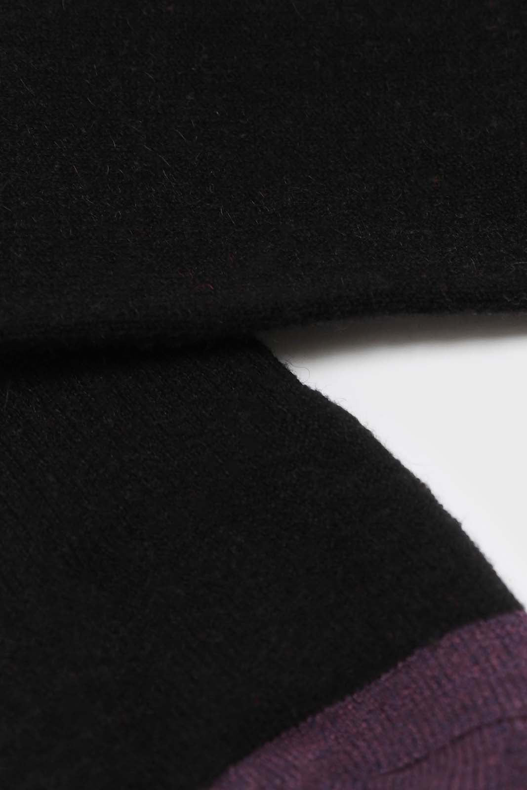 Black and violet colorblock fleck long socks_4