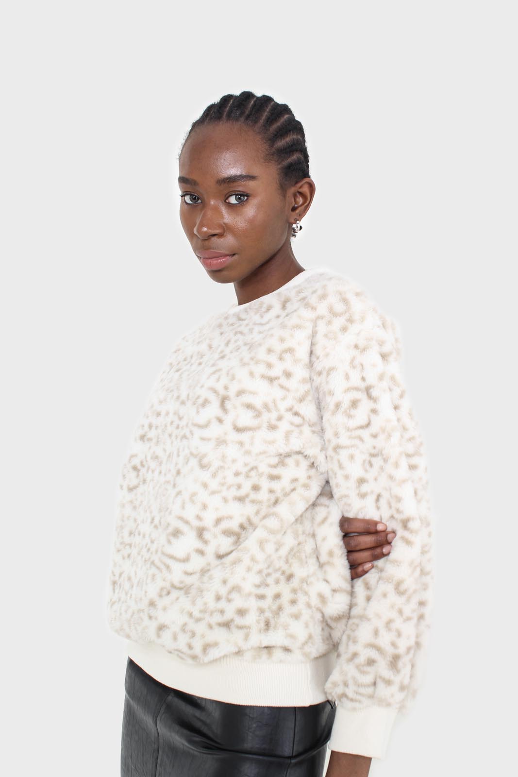 Ivory leopard soft fuzzy oversized sweatshirt_7