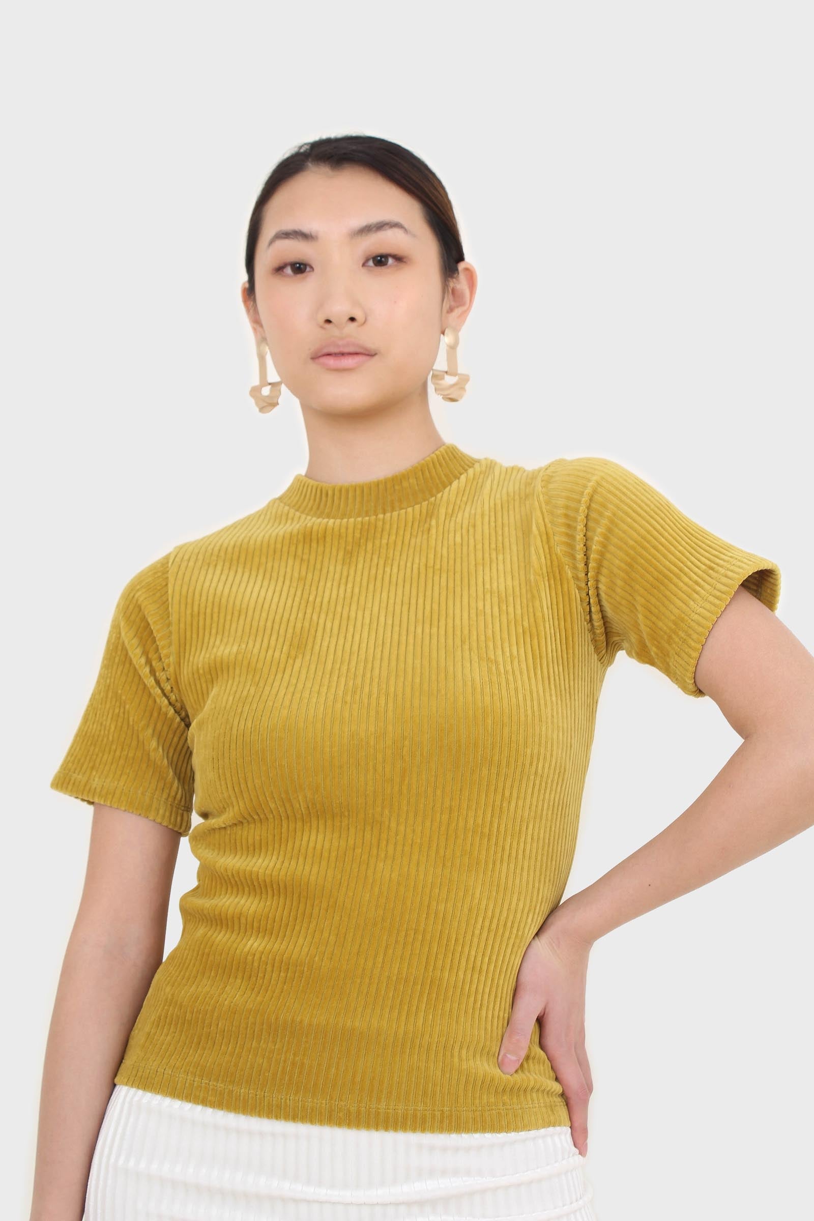 Mustard ribbed velvet mock neck tee_6