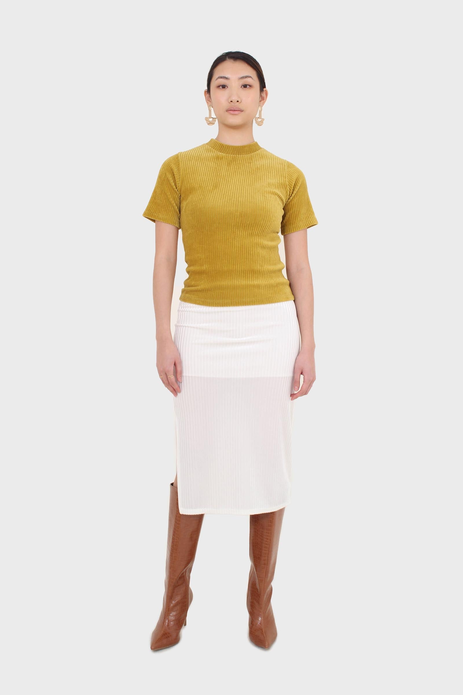 Mustard ribbed velvet mock neck tee_3