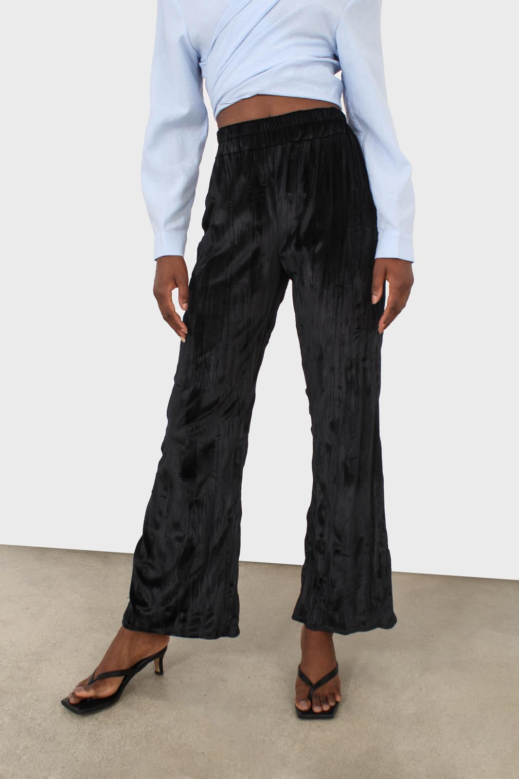 Black wrinkled loose fit trousers_1