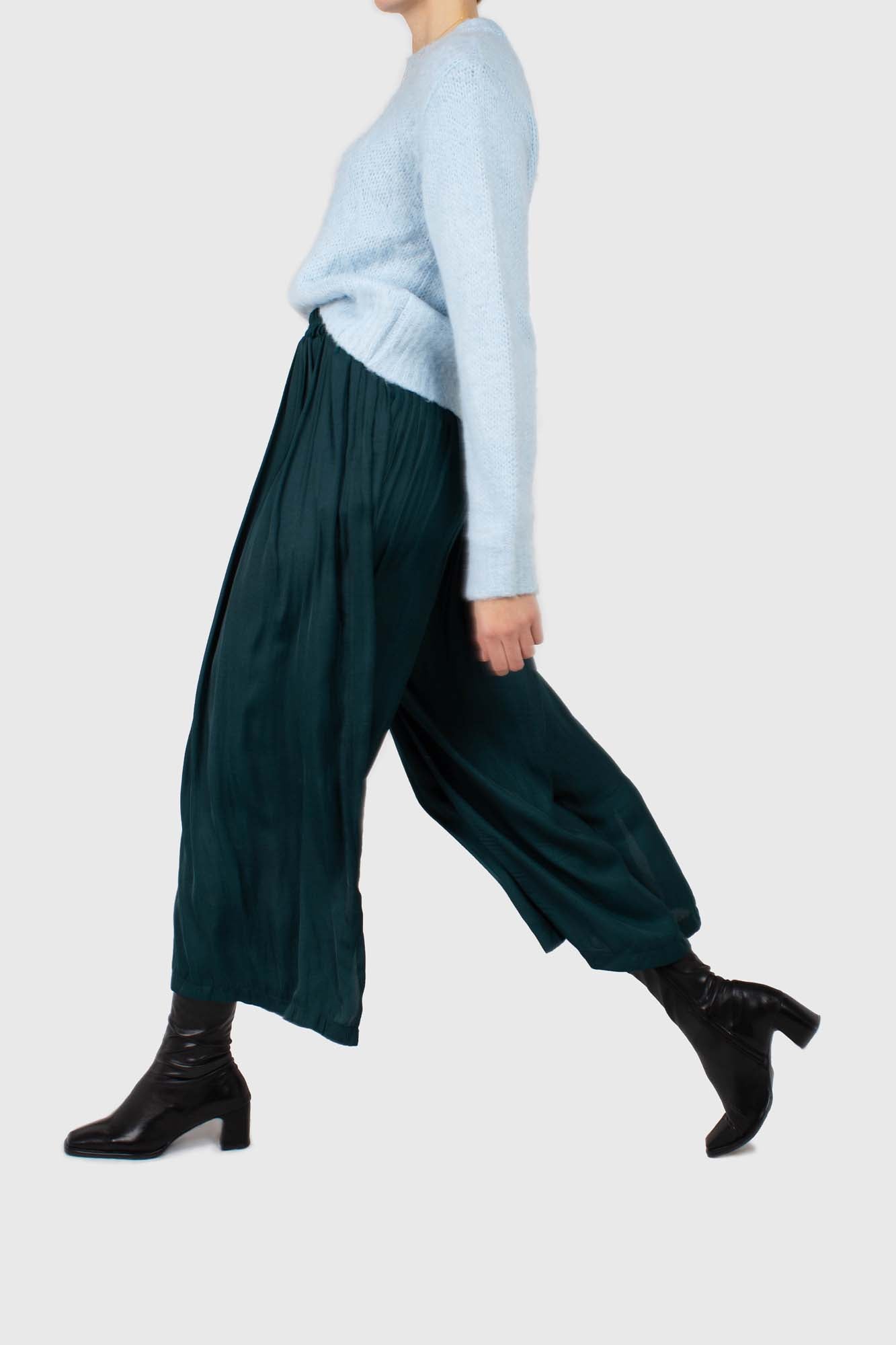 Green silky shirring loose fit trousers_3