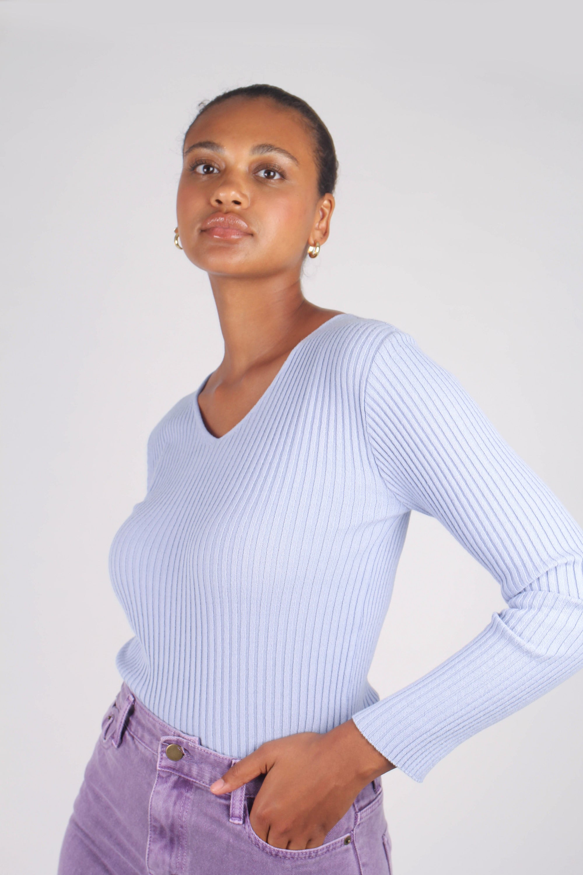Light blue V-neck ribbed long sleeved knit_9