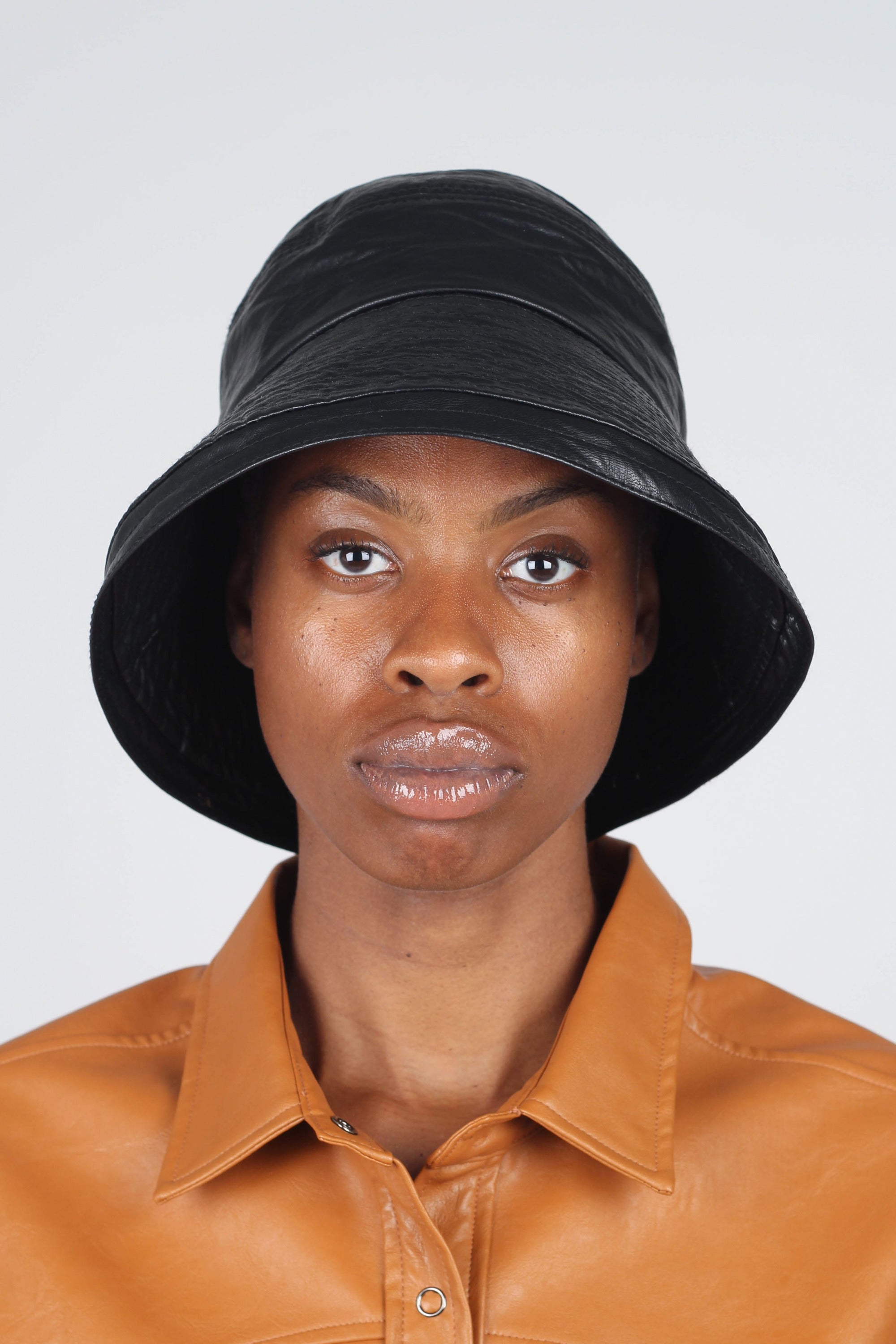 Black vinyl bucket hat_1