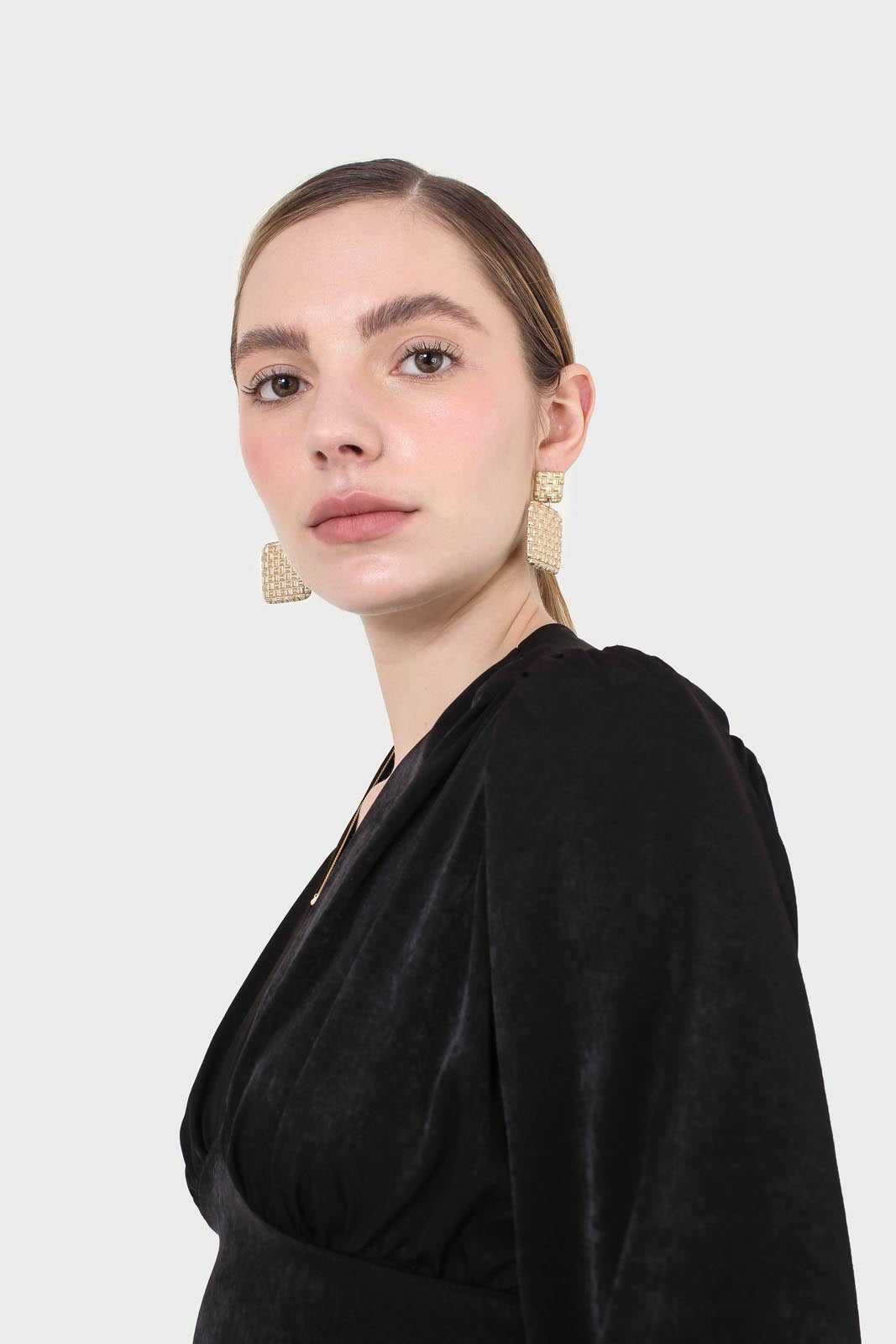 Black deep V tie back cropped long sleeve blouse_8