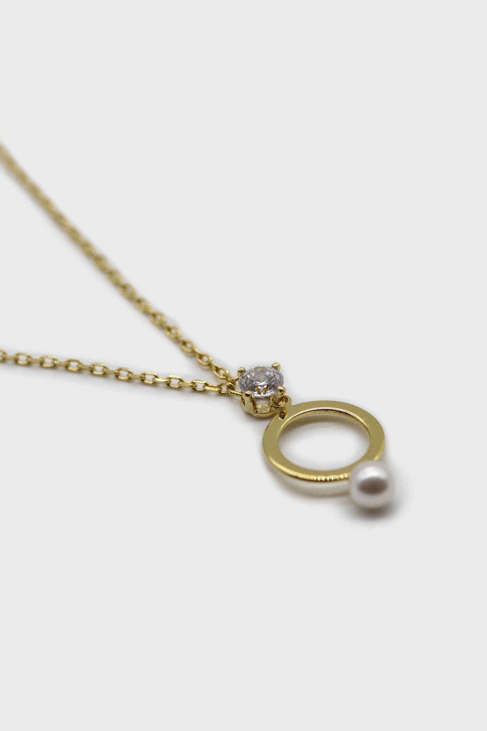 Charm necklace - Gold diamante and pearl circle_1