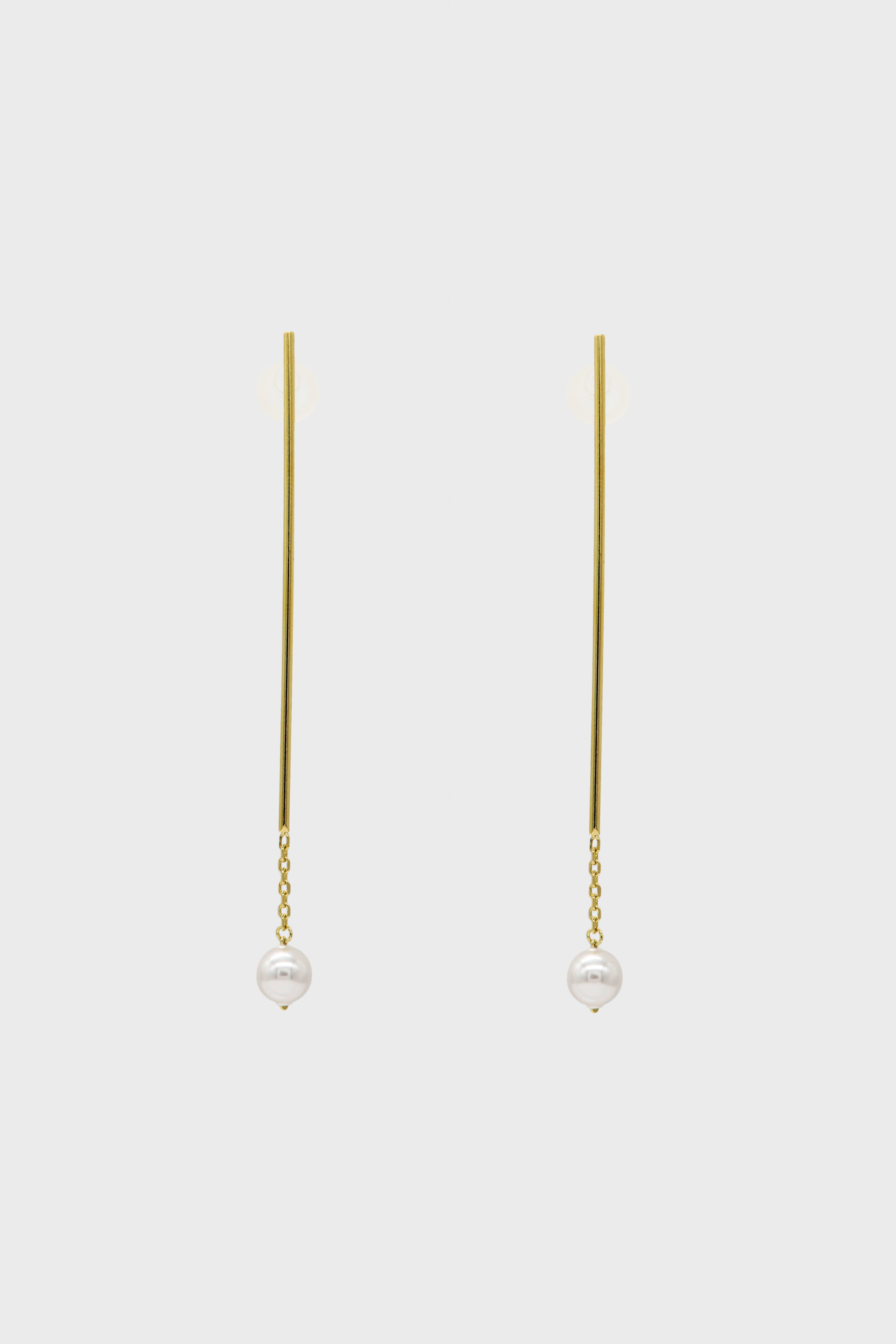 Gold long drop pearl earrings_1
