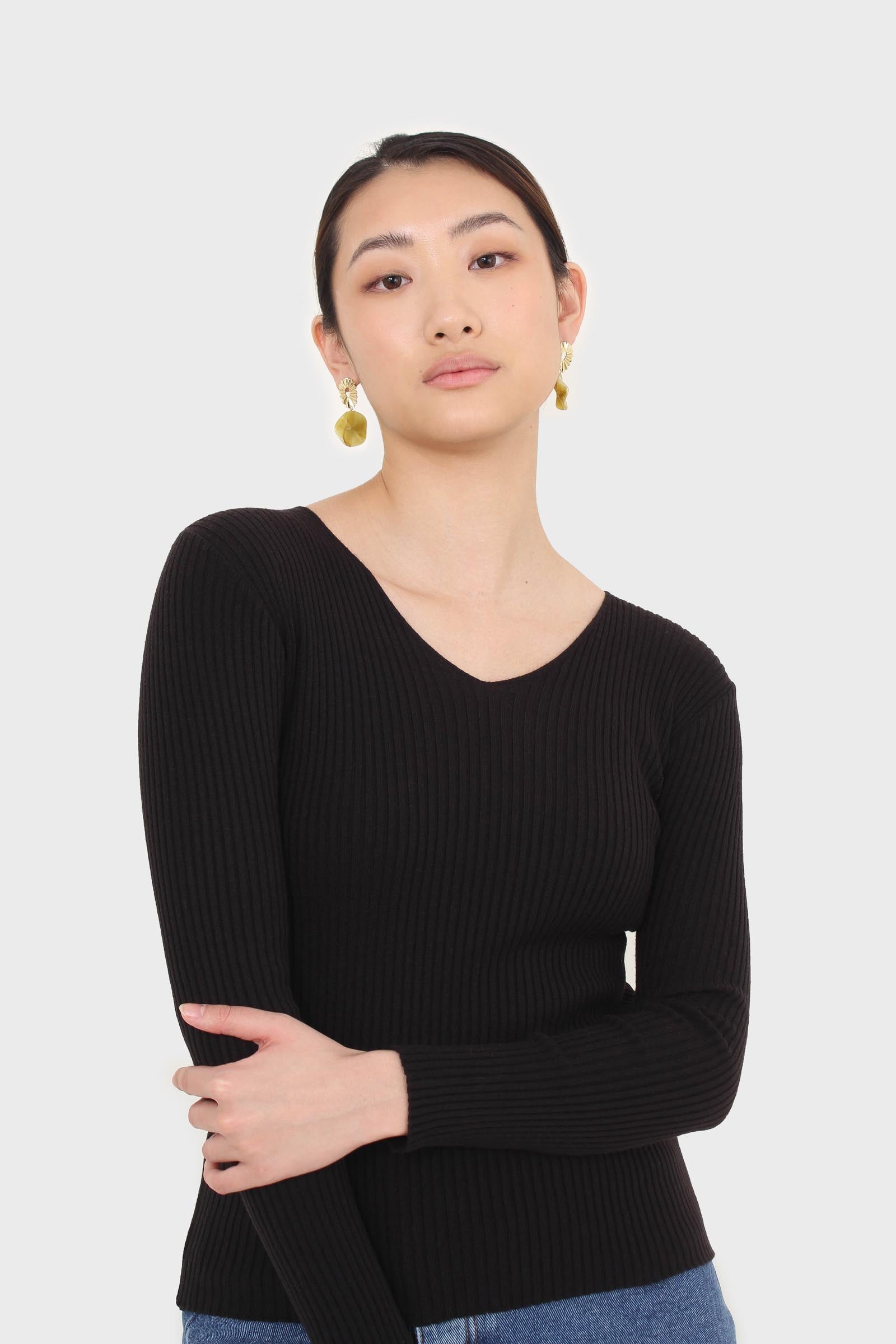 Black V-neck ribbed long sleeved knit top_10