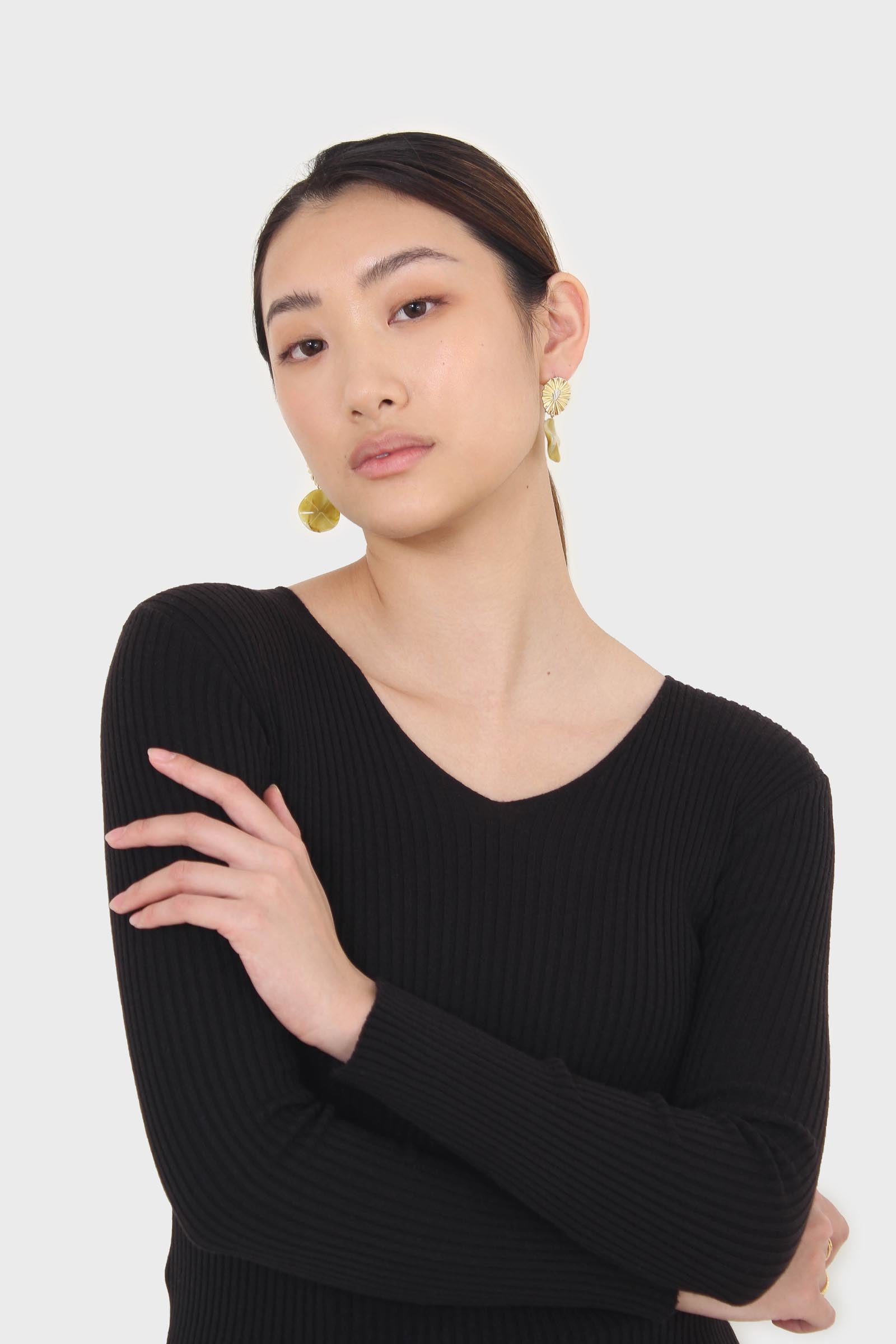 Black V-neck ribbed long sleeved knit top_15