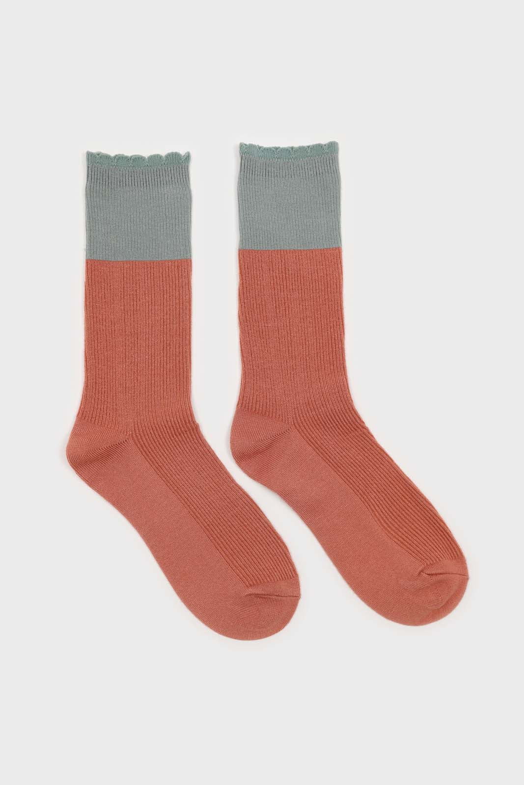 Pink and mint colorblock long socks_4