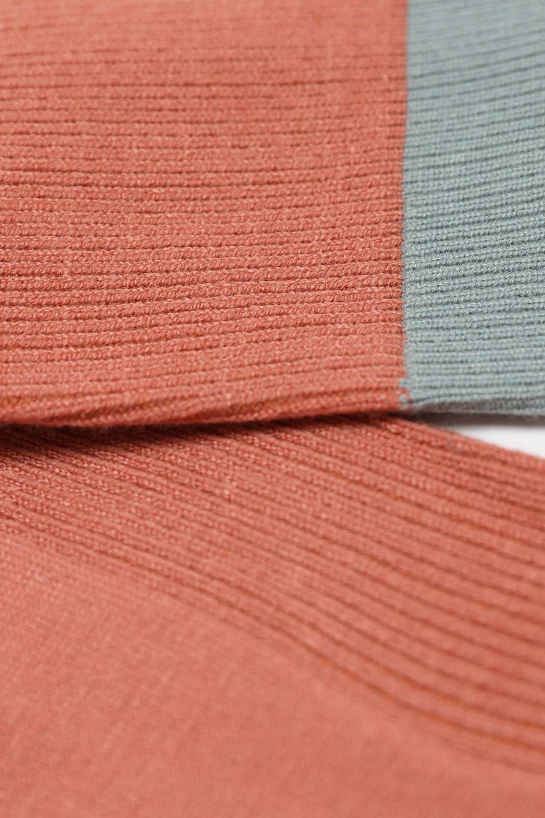 Pink and mint colorblock long socks_2