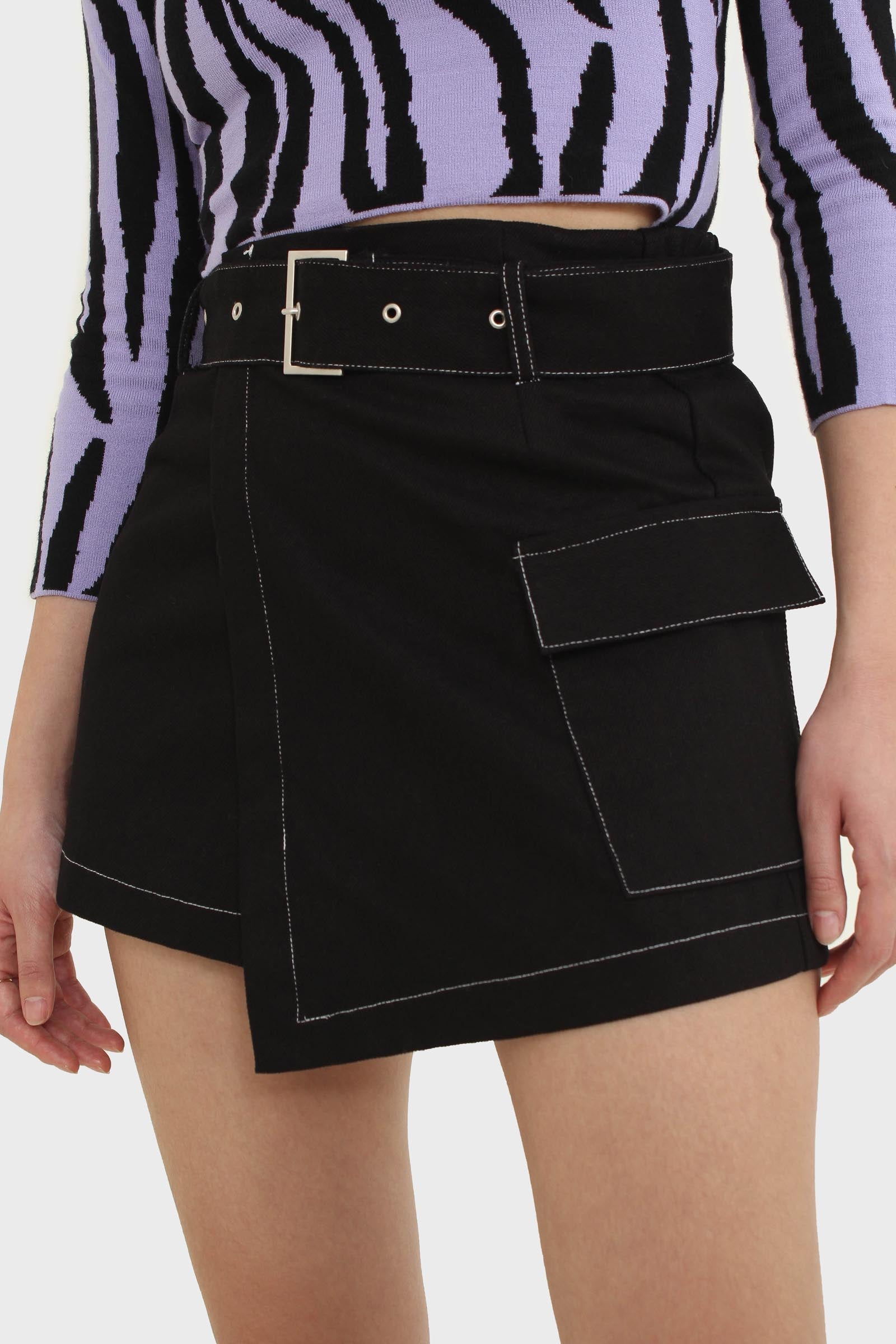 Black and white contrast stitch belted pocket mini_1