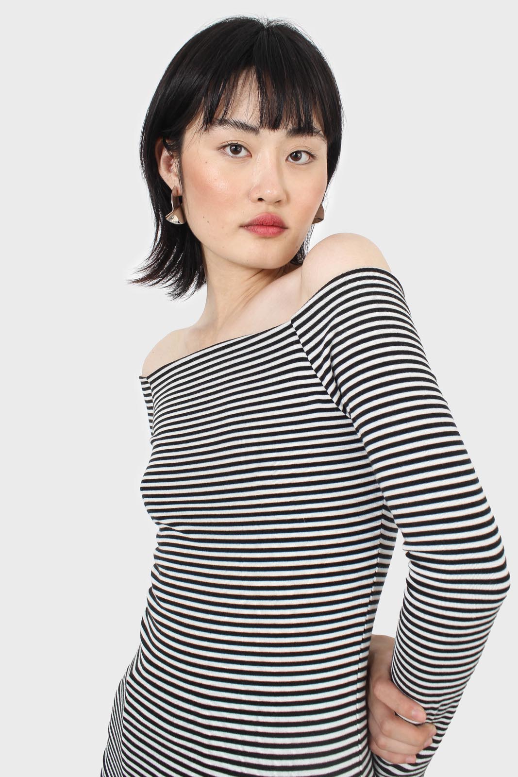 Black and white stripe off shoulder top_4