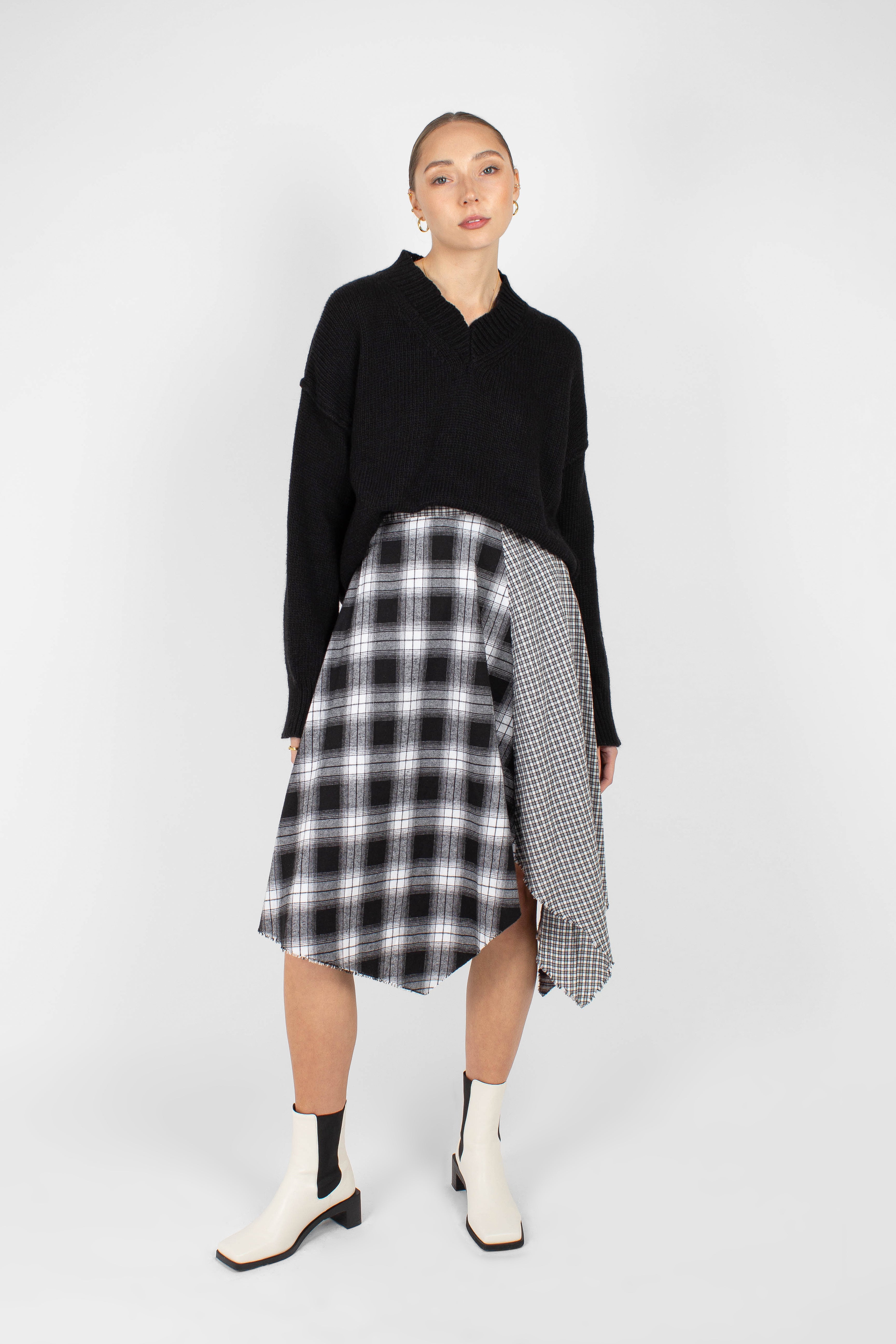 Black V-neck loose fit angora jumper_3