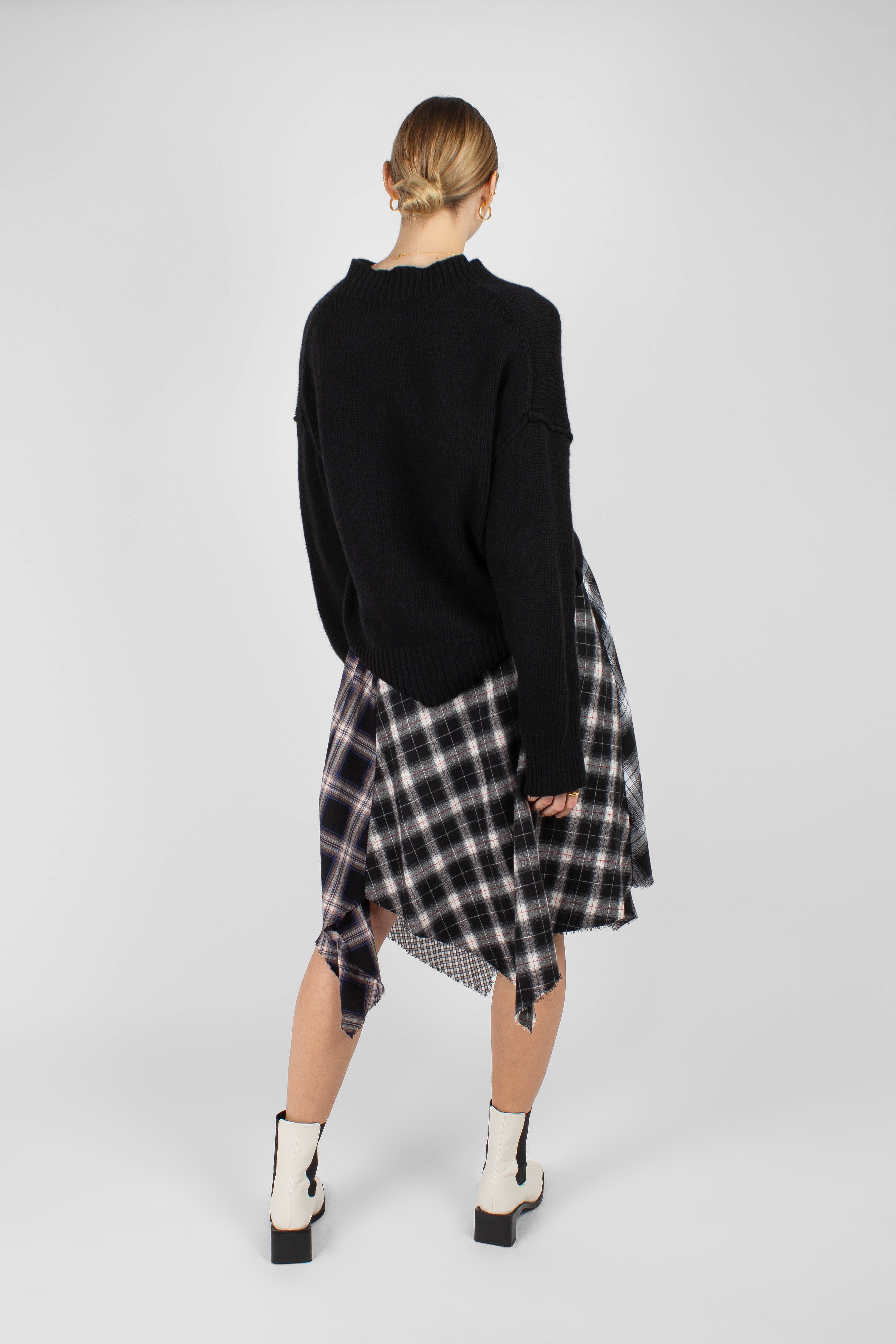 Black V-neck loose fit angora jumper_5