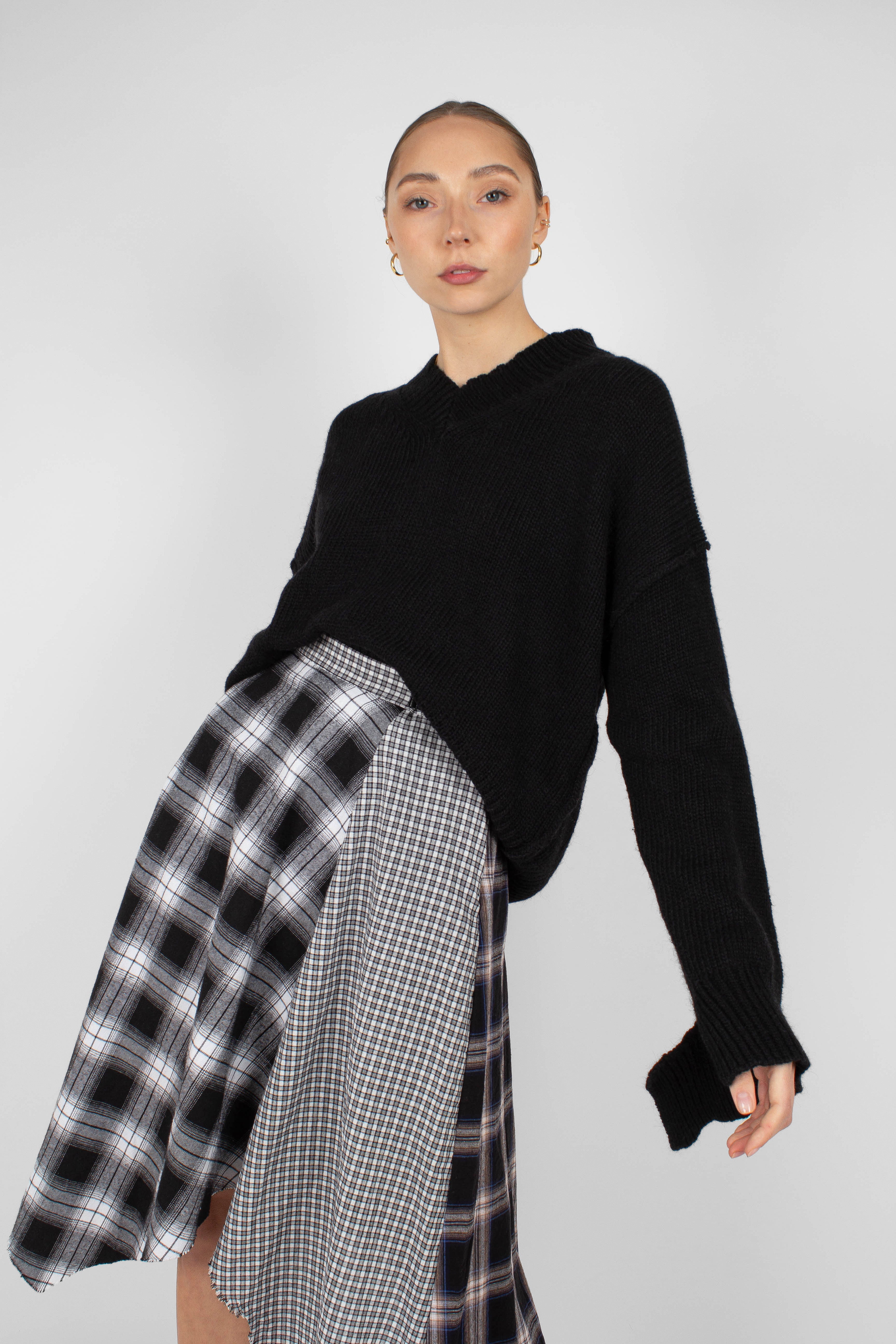 Black V-neck loose fit angora jumper_6