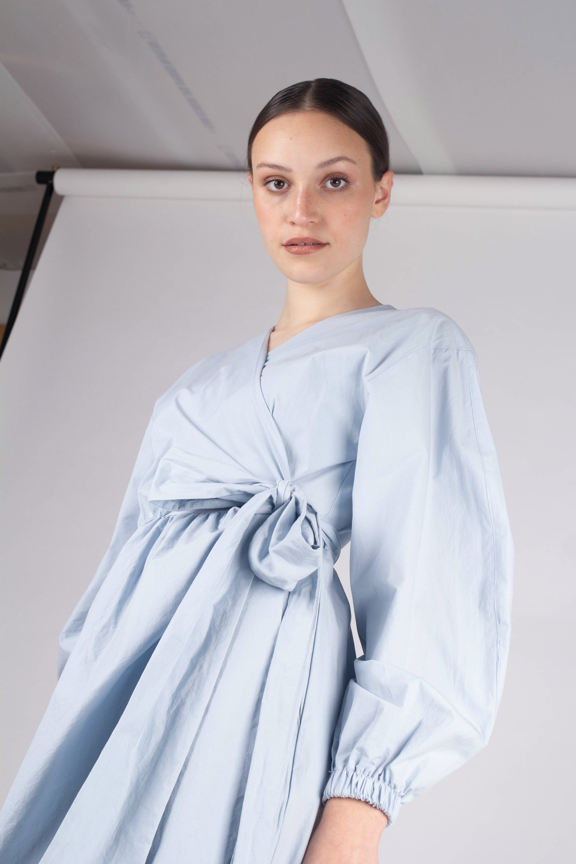 Blue wrap short sleeve cotton midi dress_4