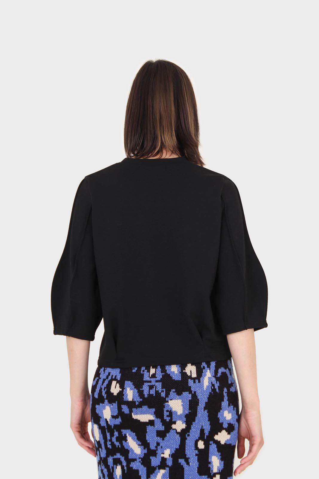 Black sharp seamed 3/4 sleeve top_3