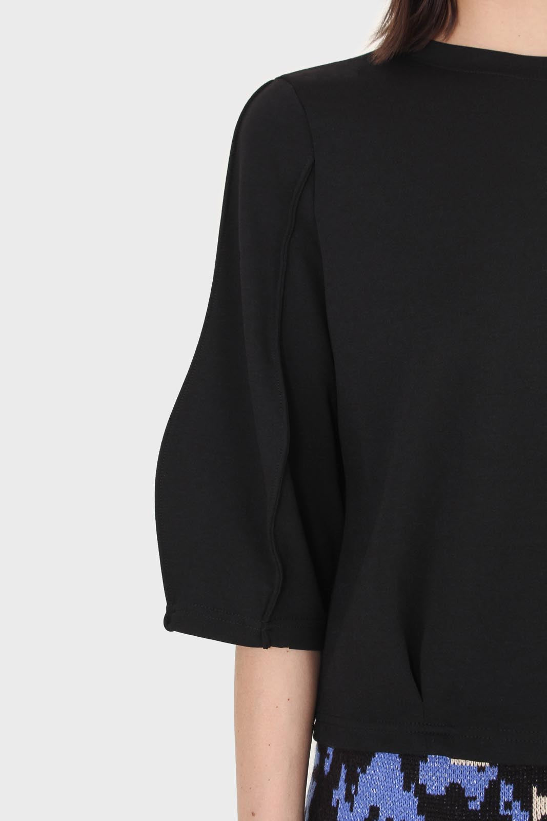 Black sharp seamed 3/4 sleeve top_7