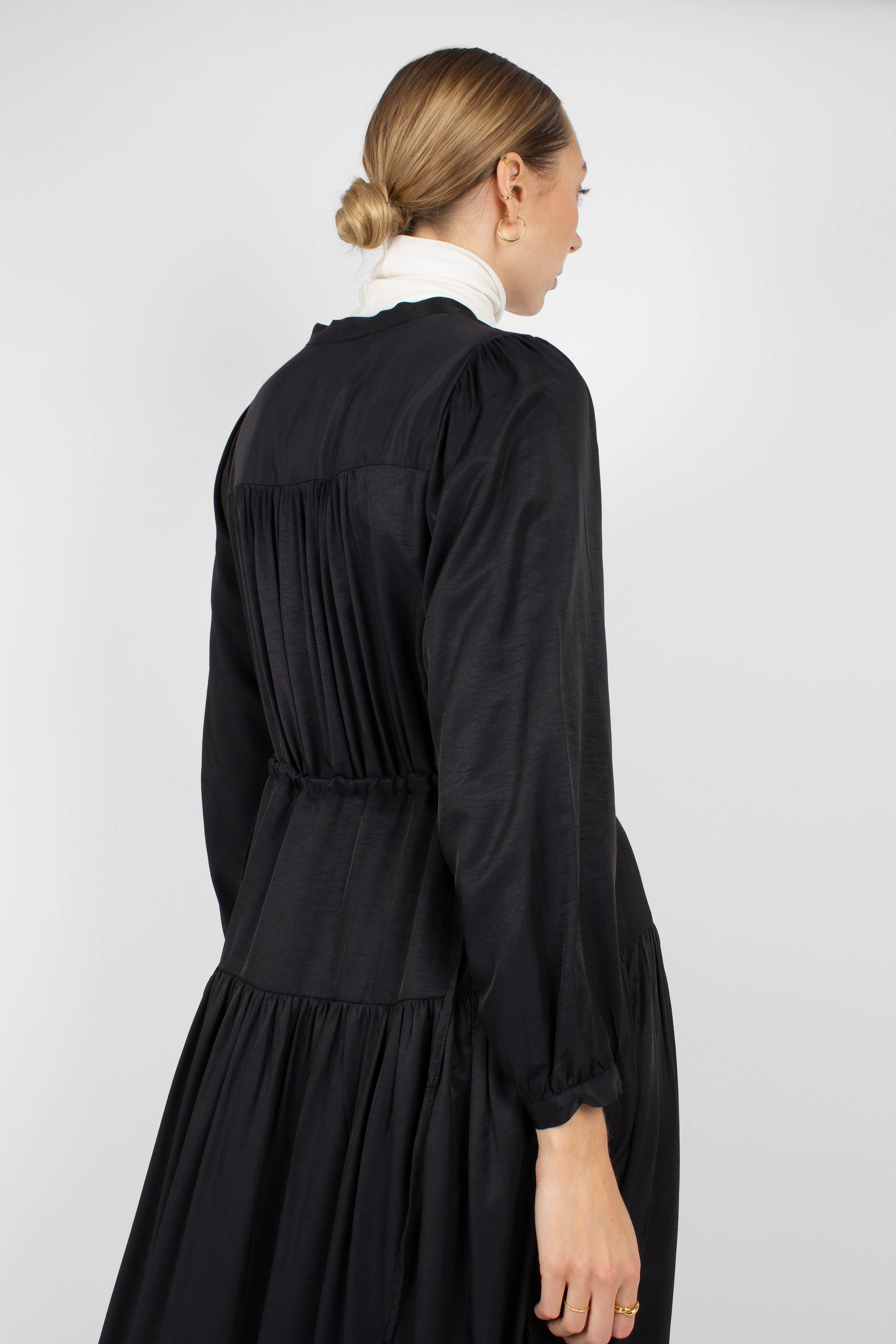 Black drawstring waist satin maxi dress_7