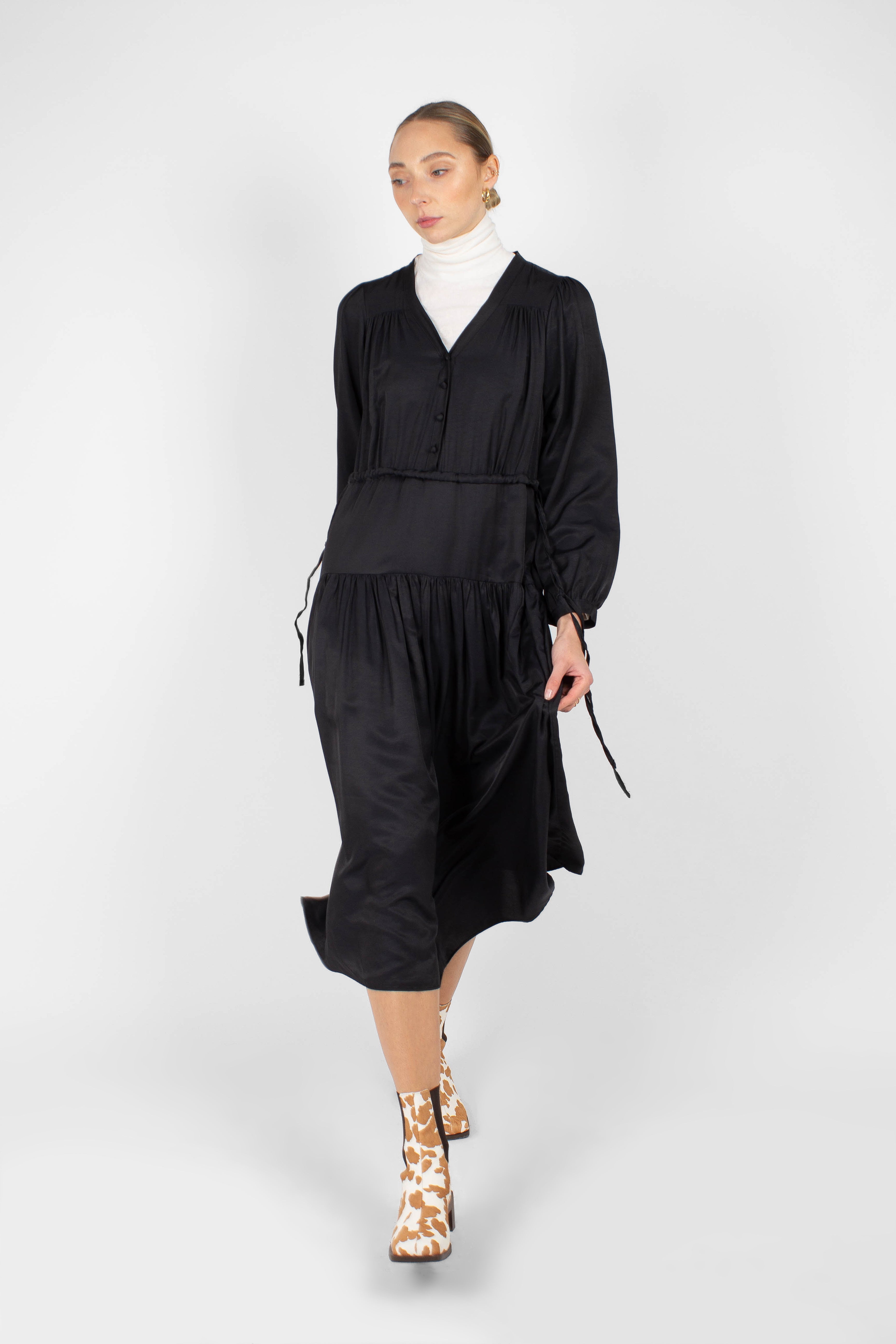 Black drawstring waist satin maxi dress_8