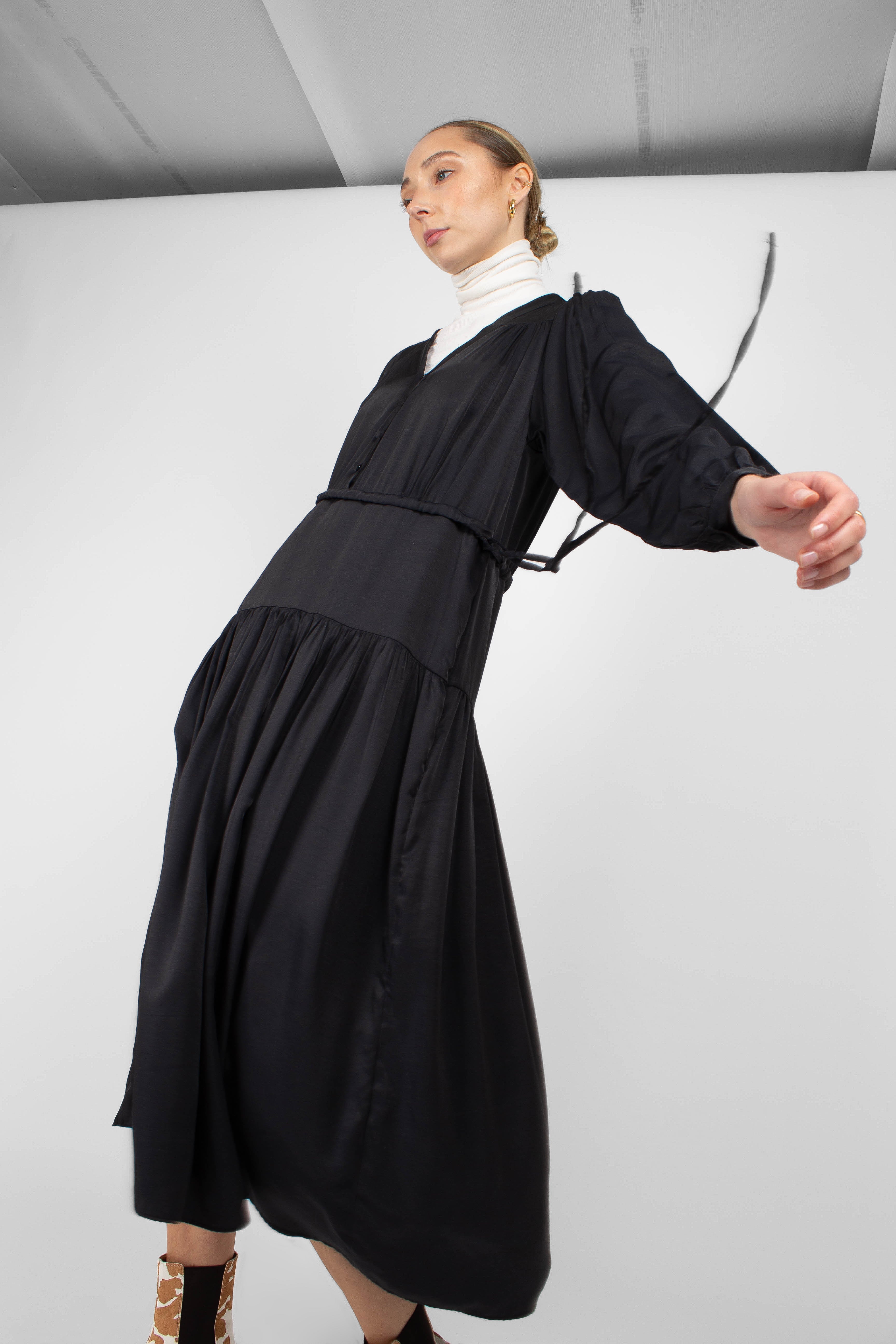 Black drawstring waist satin maxi dress_5