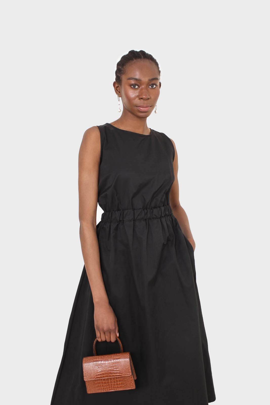 Black sleeveless flare open back maxi dress_7