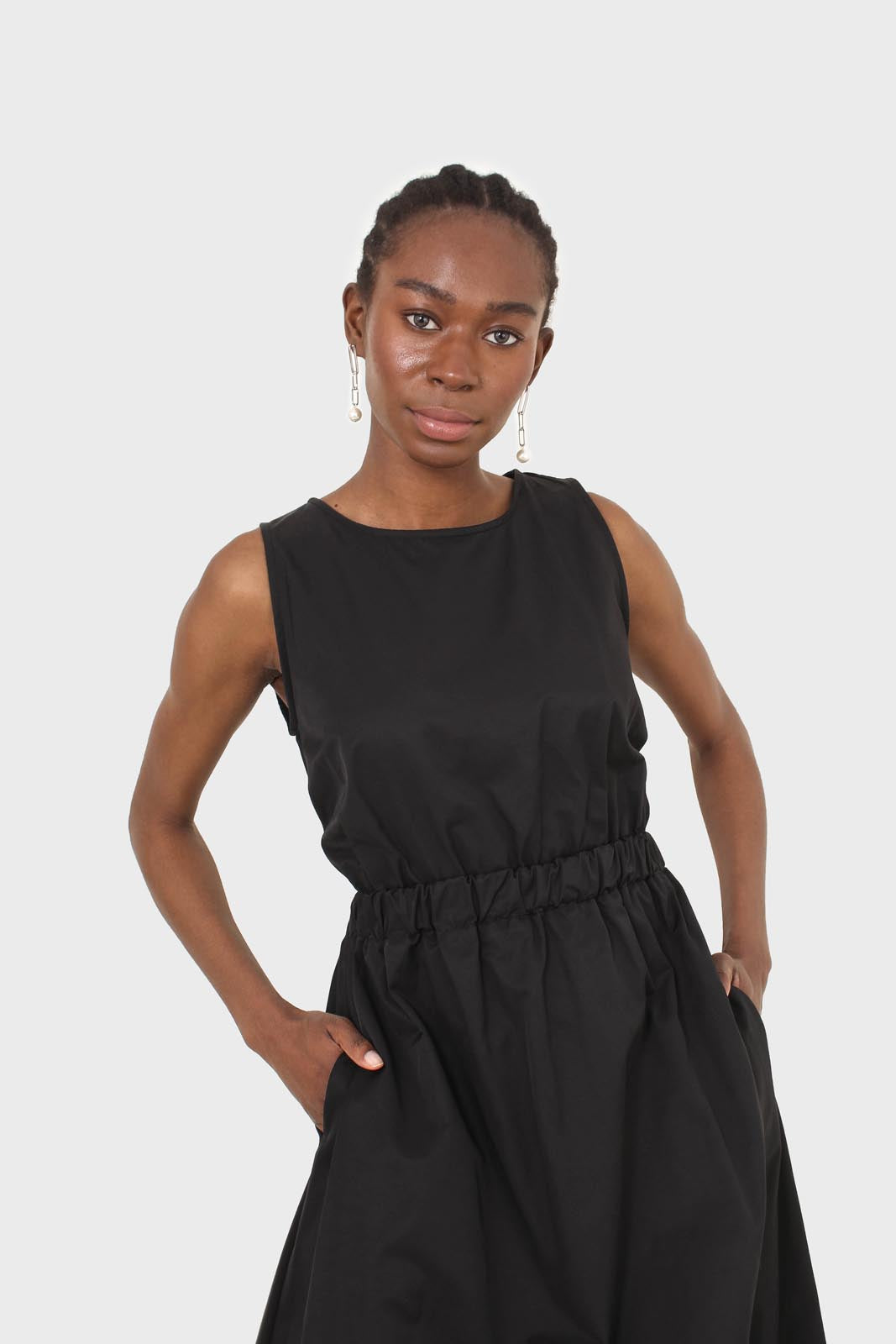 Black sleeveless flare open back maxi dress_9