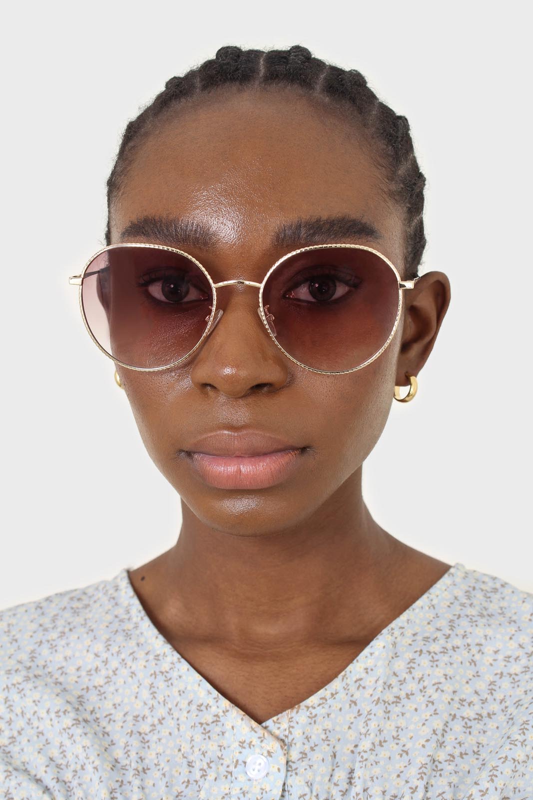 Beige graded lens gold frame aviator sunglasses_2