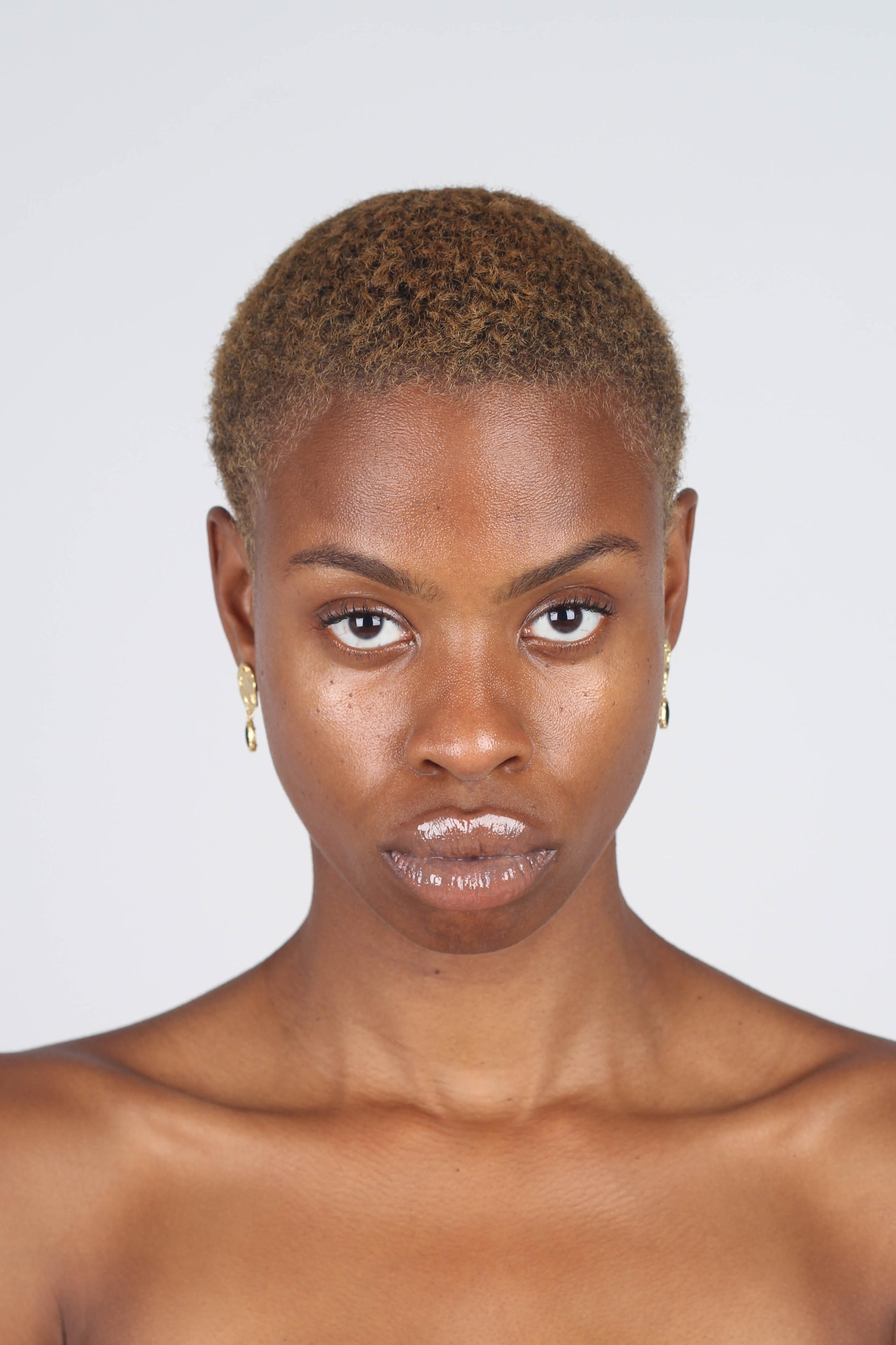 Gold and black hammered circle drop earrings_3