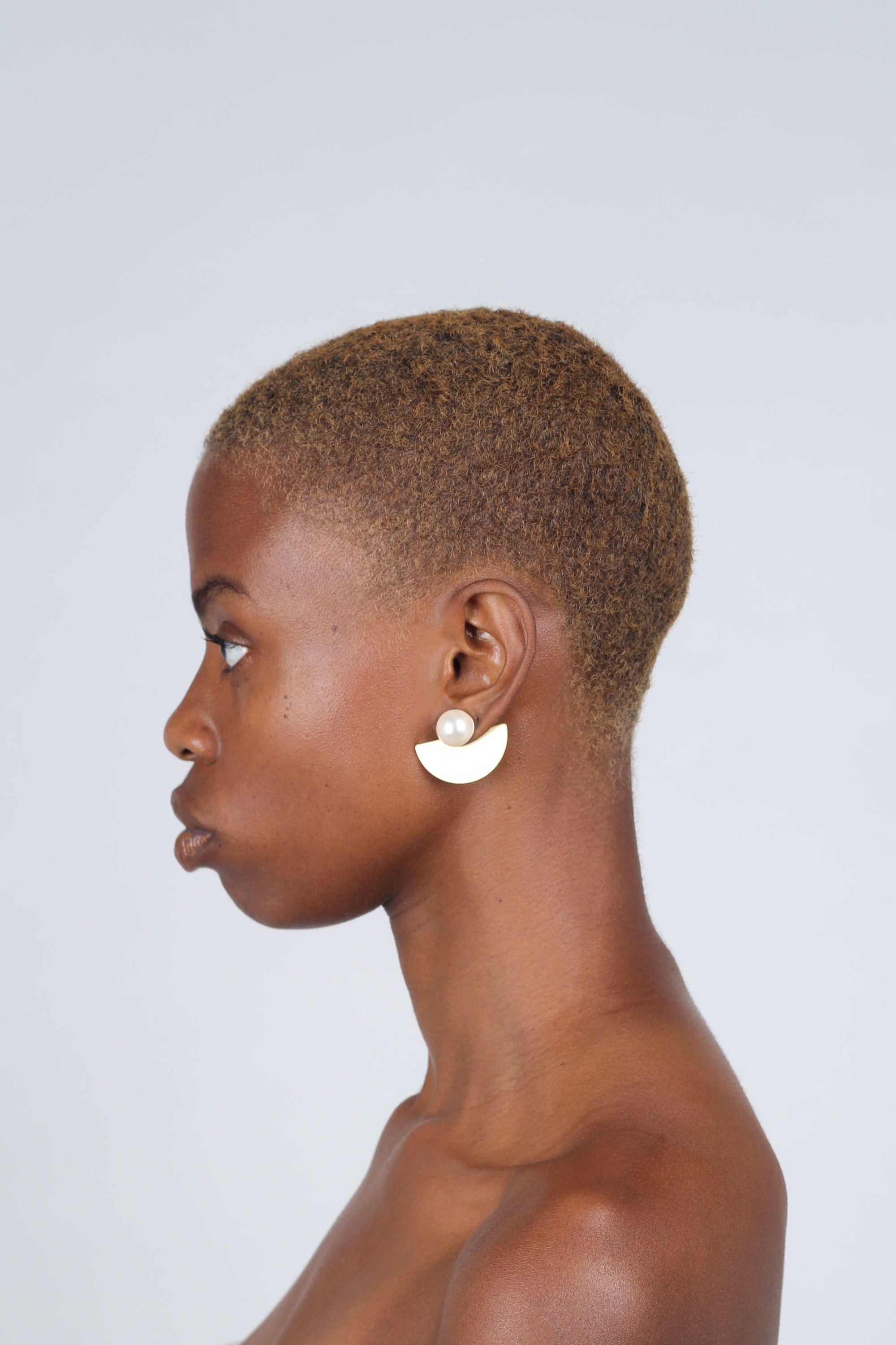 Gold giant pearl fan earrings_6