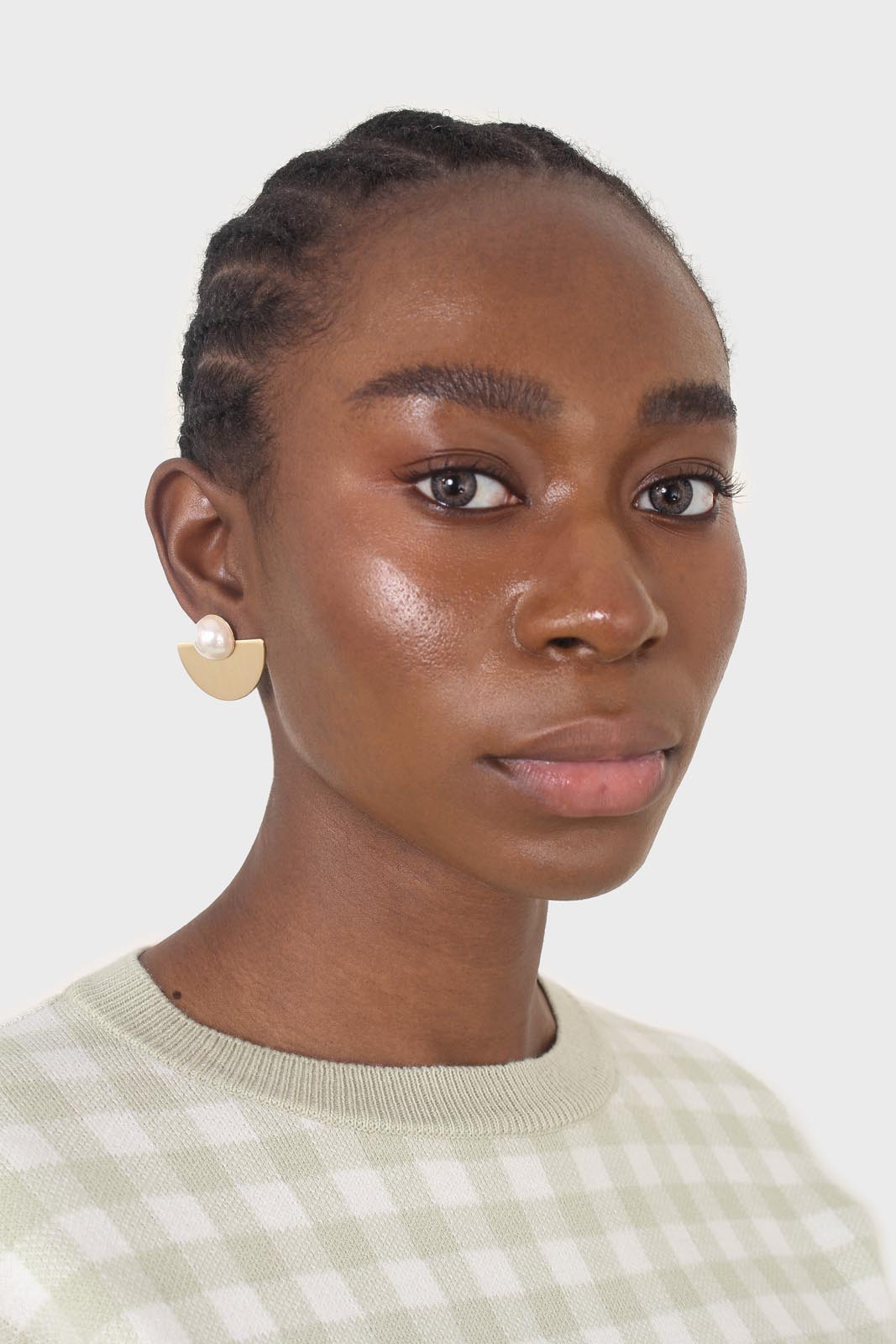 Gold giant pearl fan earrings_4