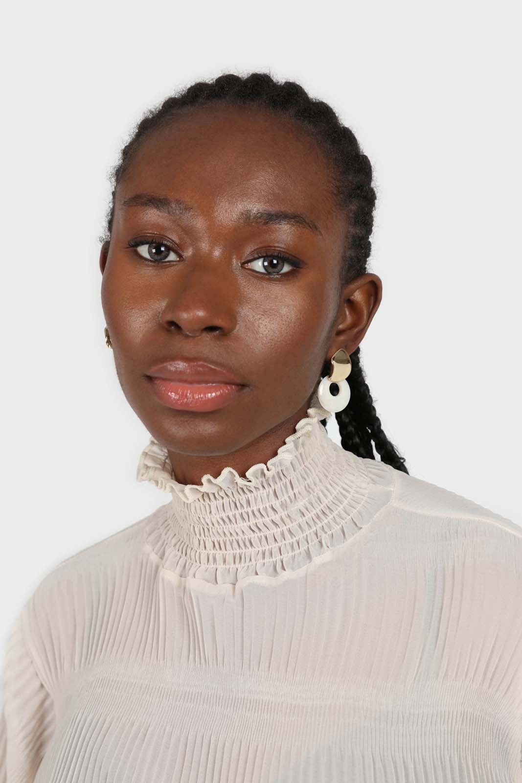 Gold and ivory linking circle earrings_4