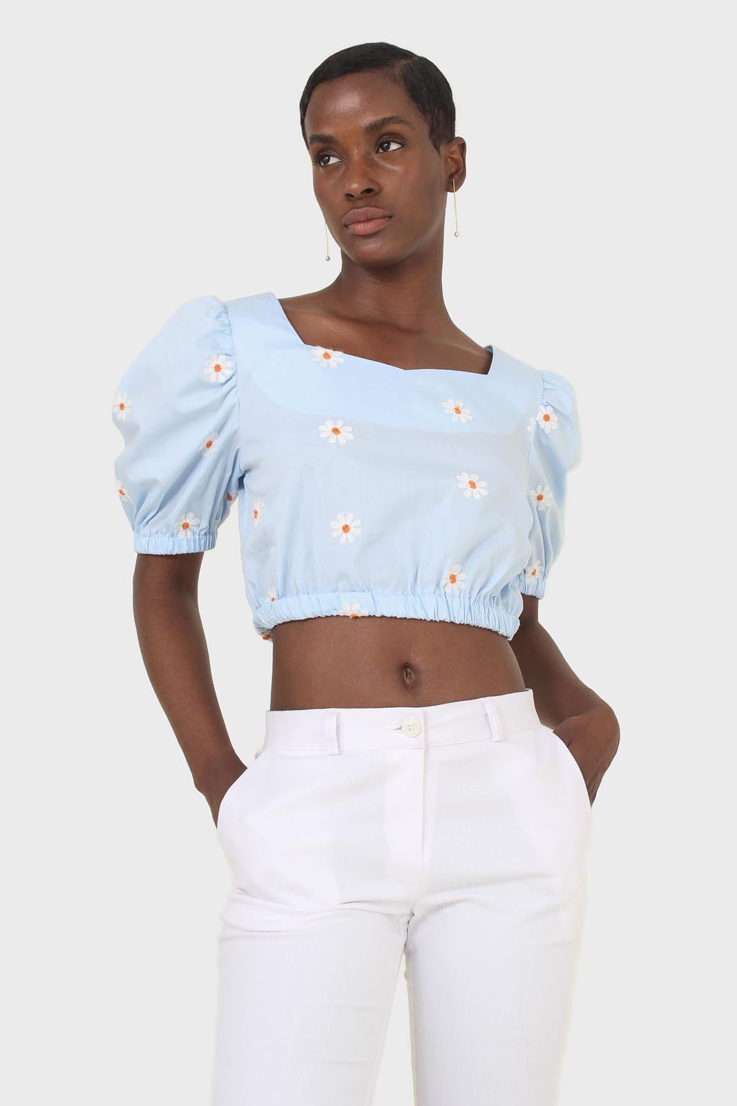 Blue embroidered daisy short sleeved top_5