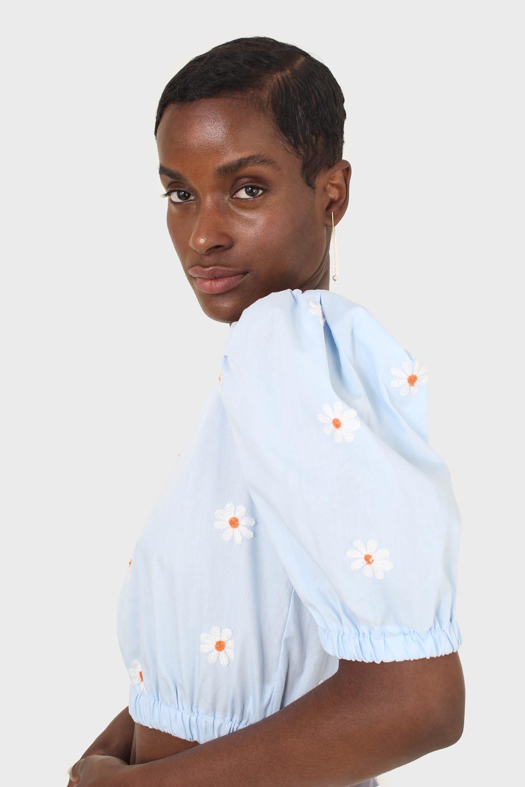 Blue embroidered daisy short sleeved top_2