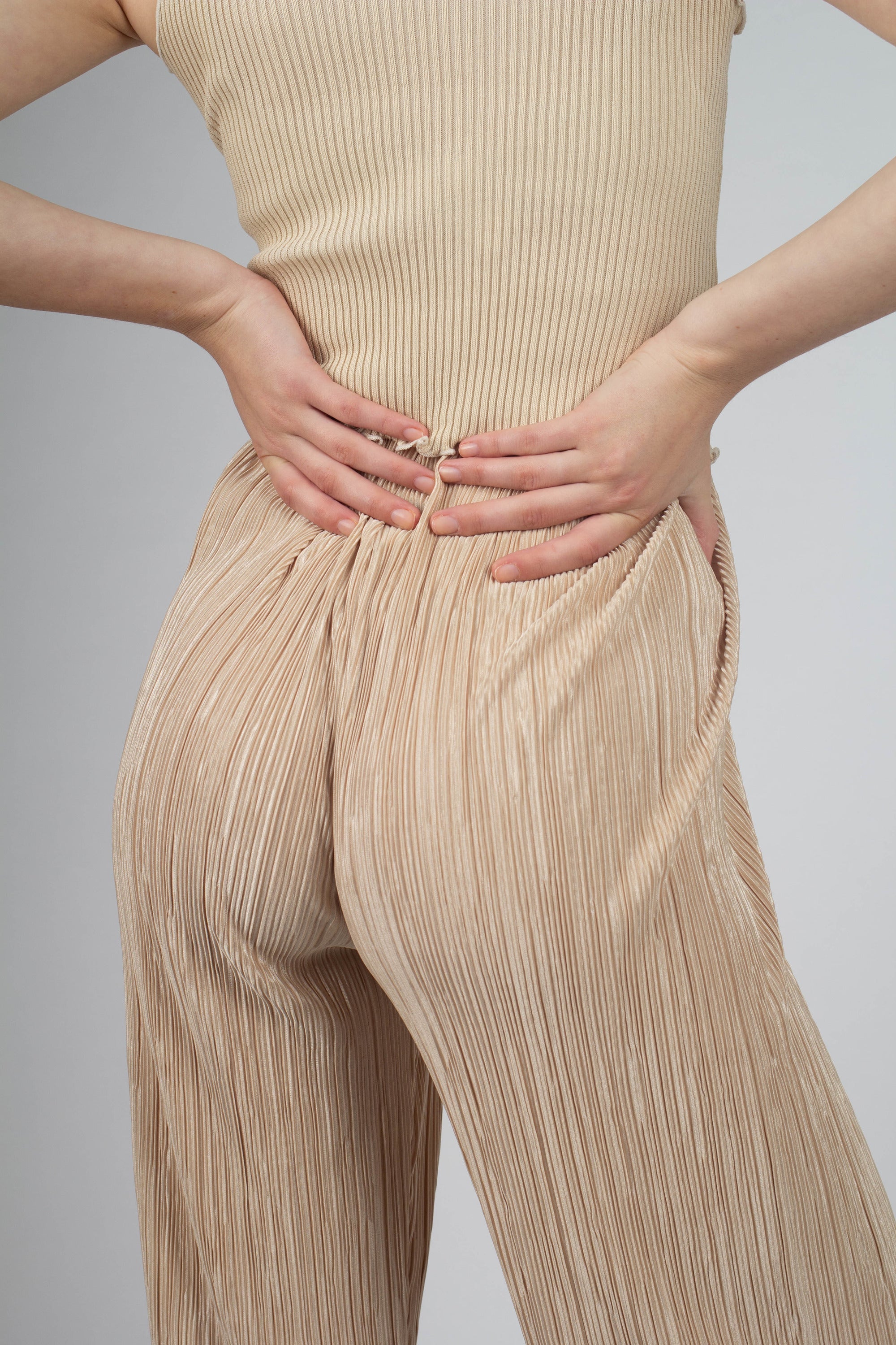 Beige ruffle trim tank top_4