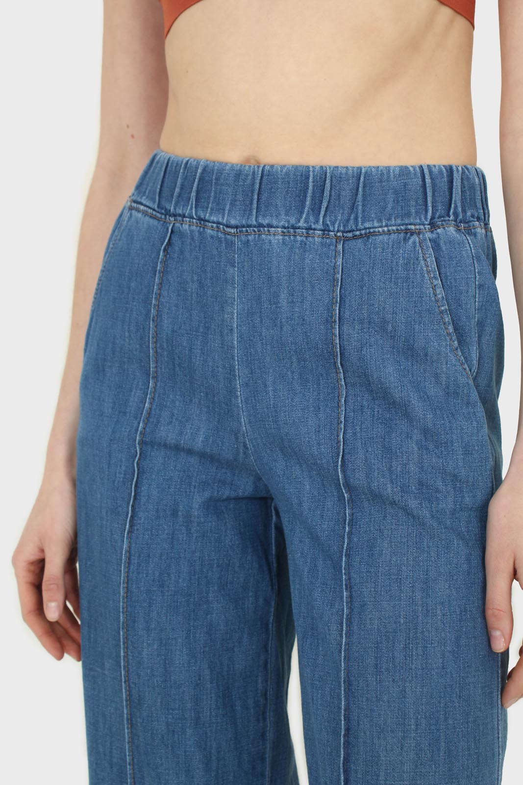 Blue pin tuck raw hem jeans_8