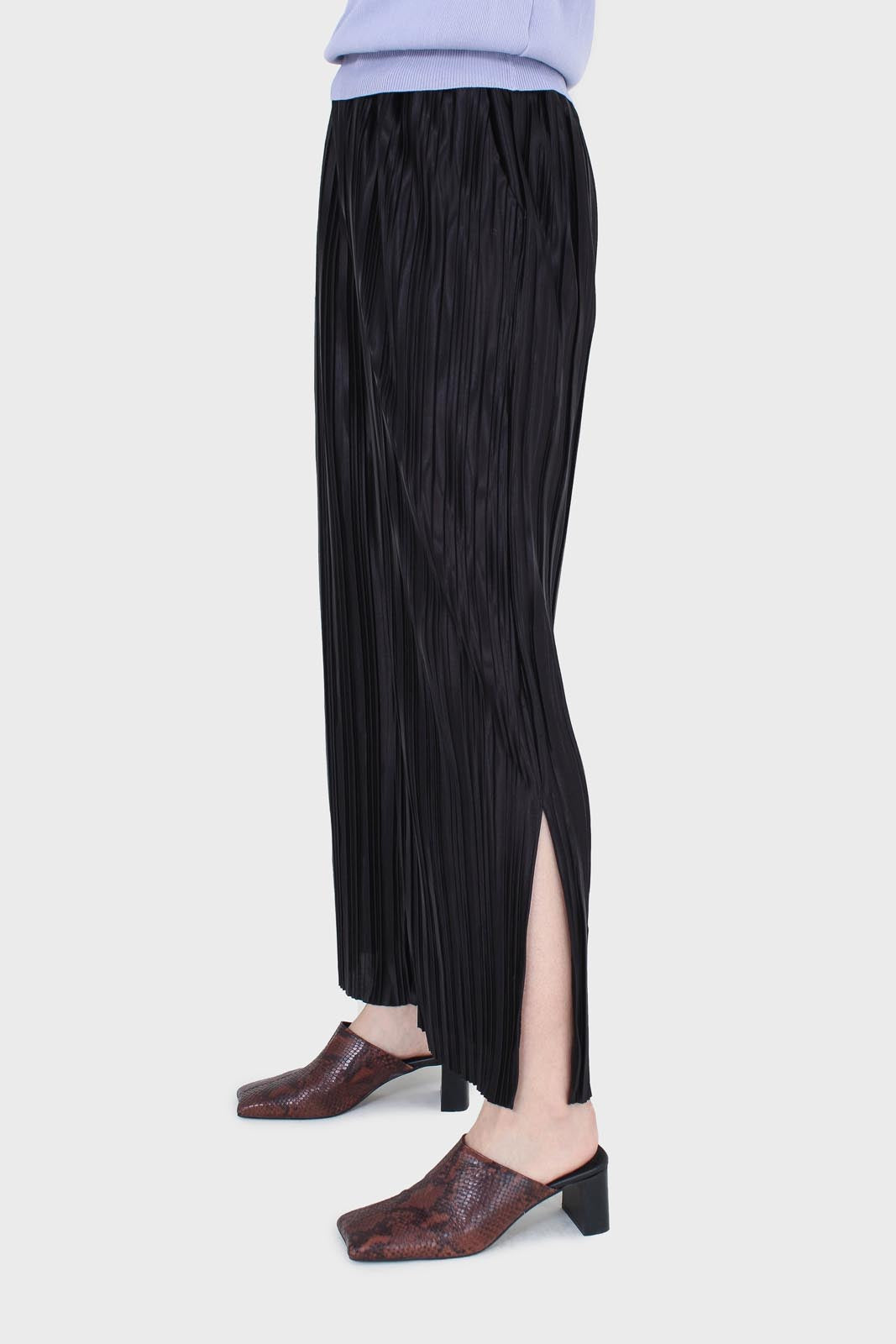 Black micro pleat tie waist trousers_4