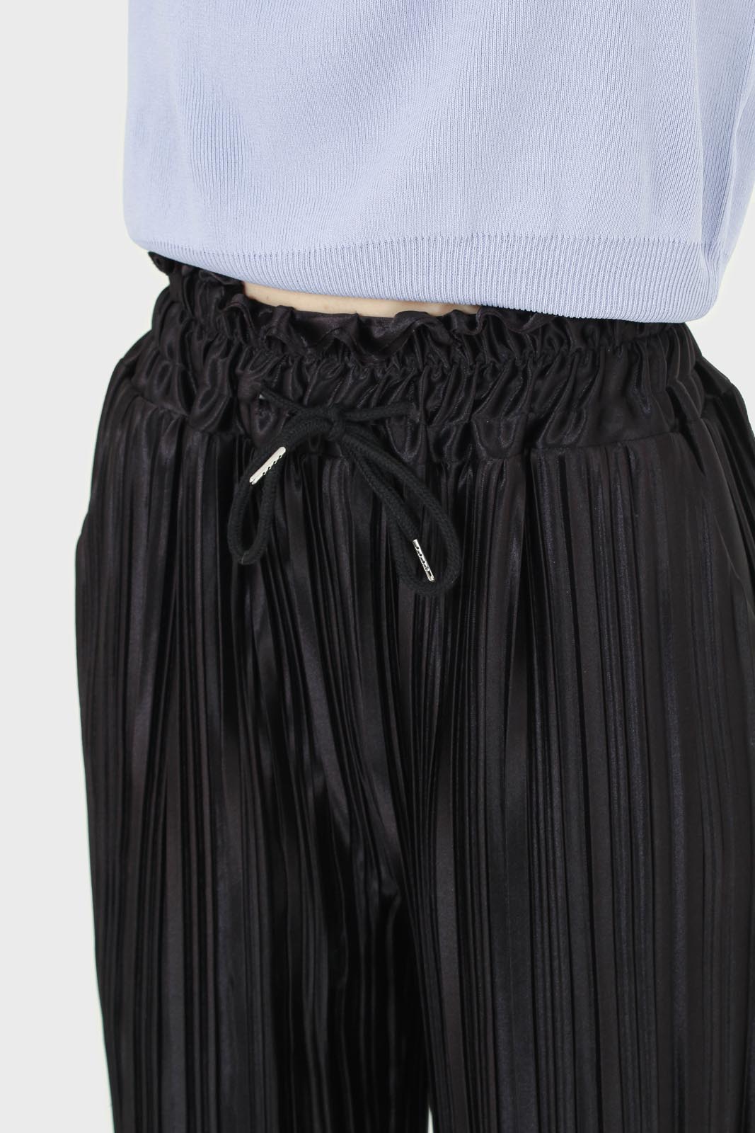 Black micro pleat tie waist trousers_3