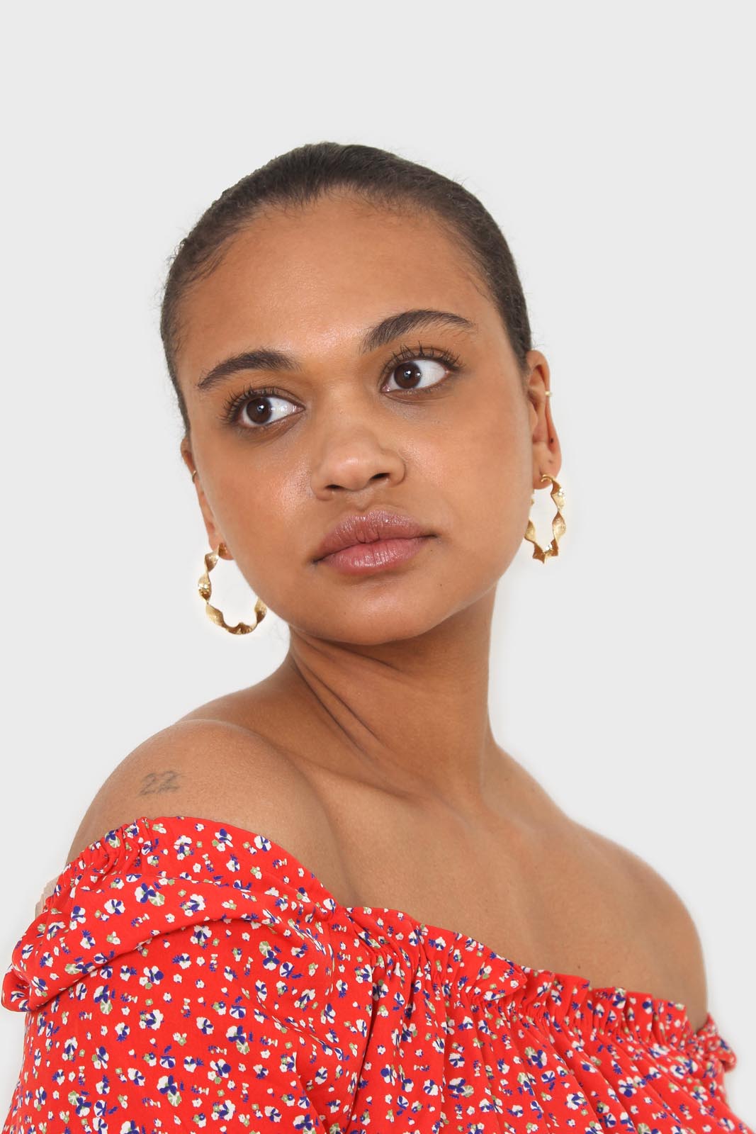 Red floral print off shoulder short sleeved top_4