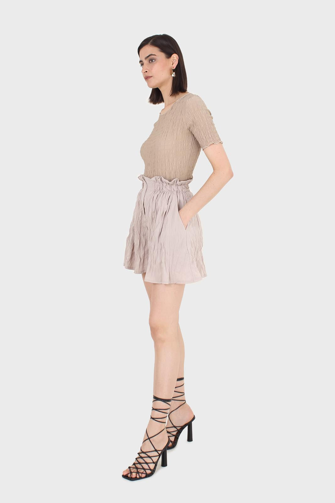 Beige silky wrinkle shorts_4