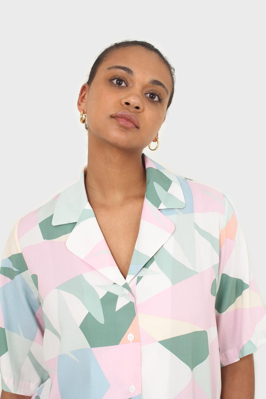 Pink multicolor graphic print short sleeved shirt_1