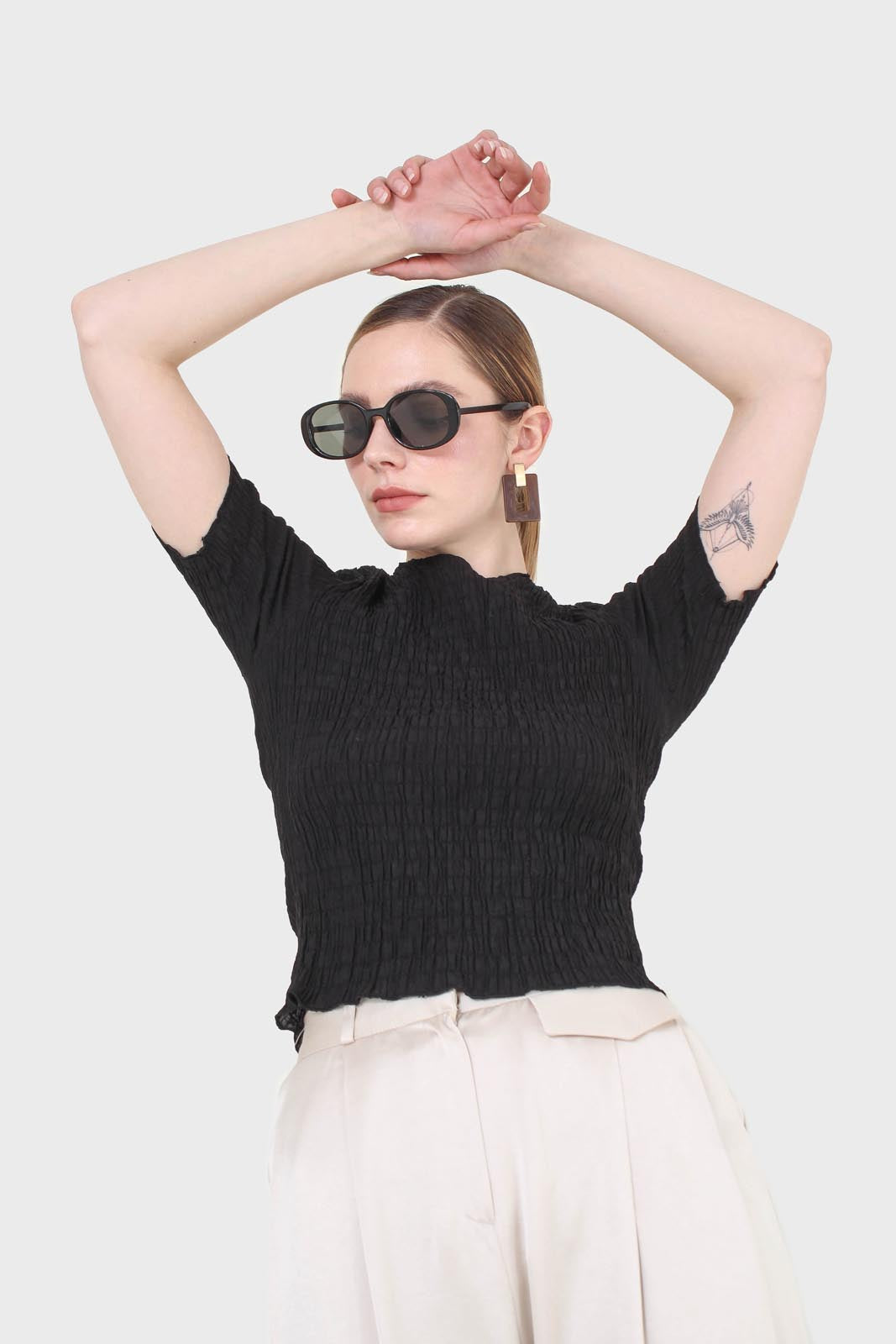 Black smocked fitted short sleeved top_5