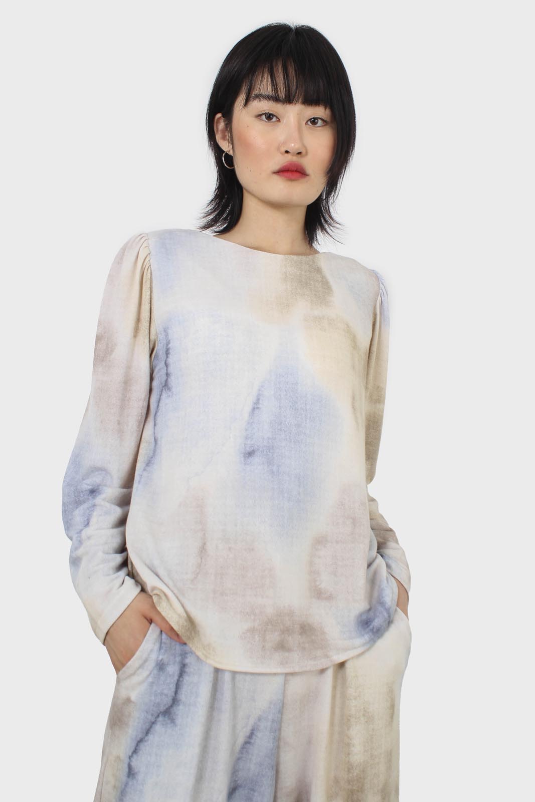 Beige and blue tie dye long sleeved top_12